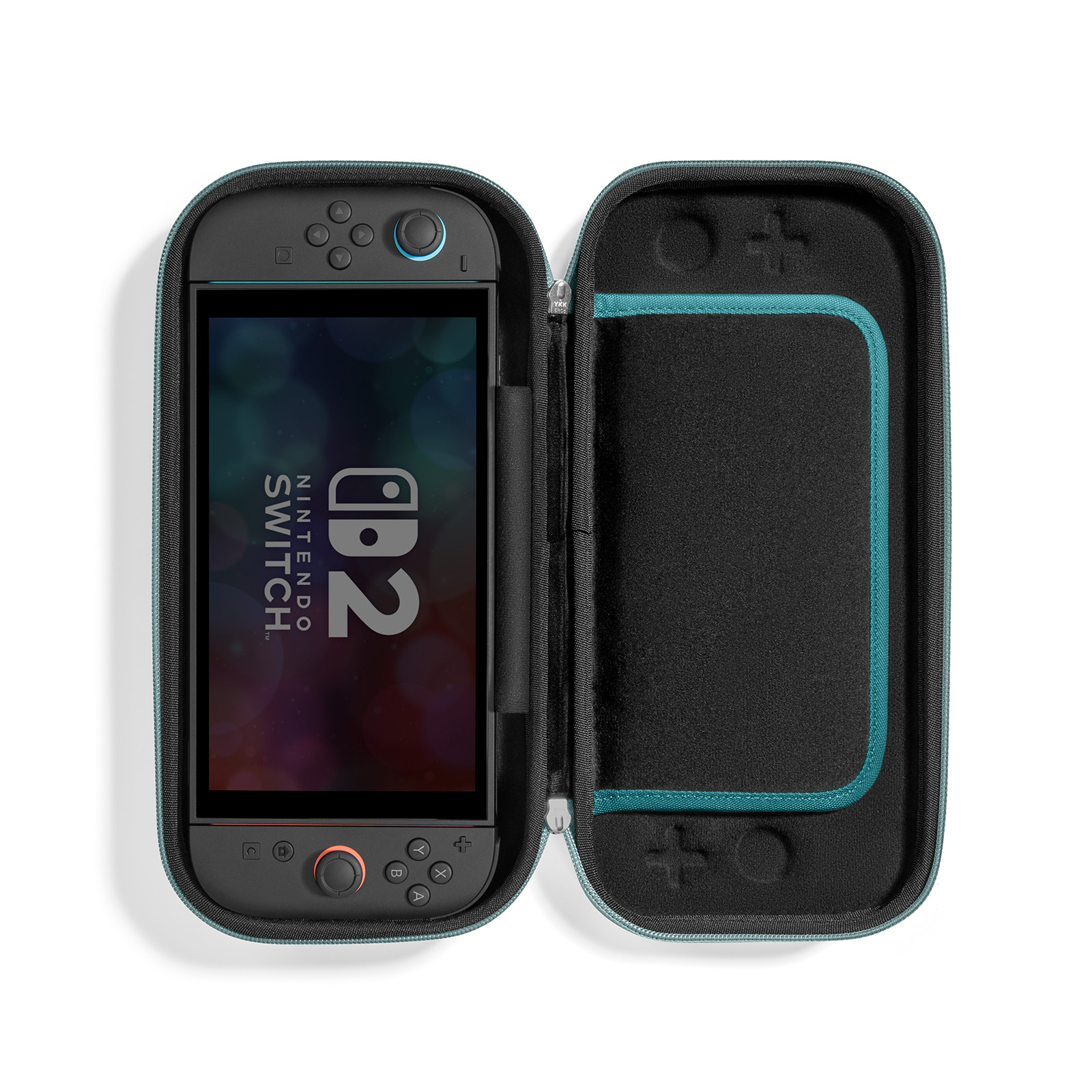 Nintendo Switch w otwartym, turkusowym etui. Ekran Switcha wyświetla logo. Etui jest otwarte, ukazując szczegóły. Białe tło.