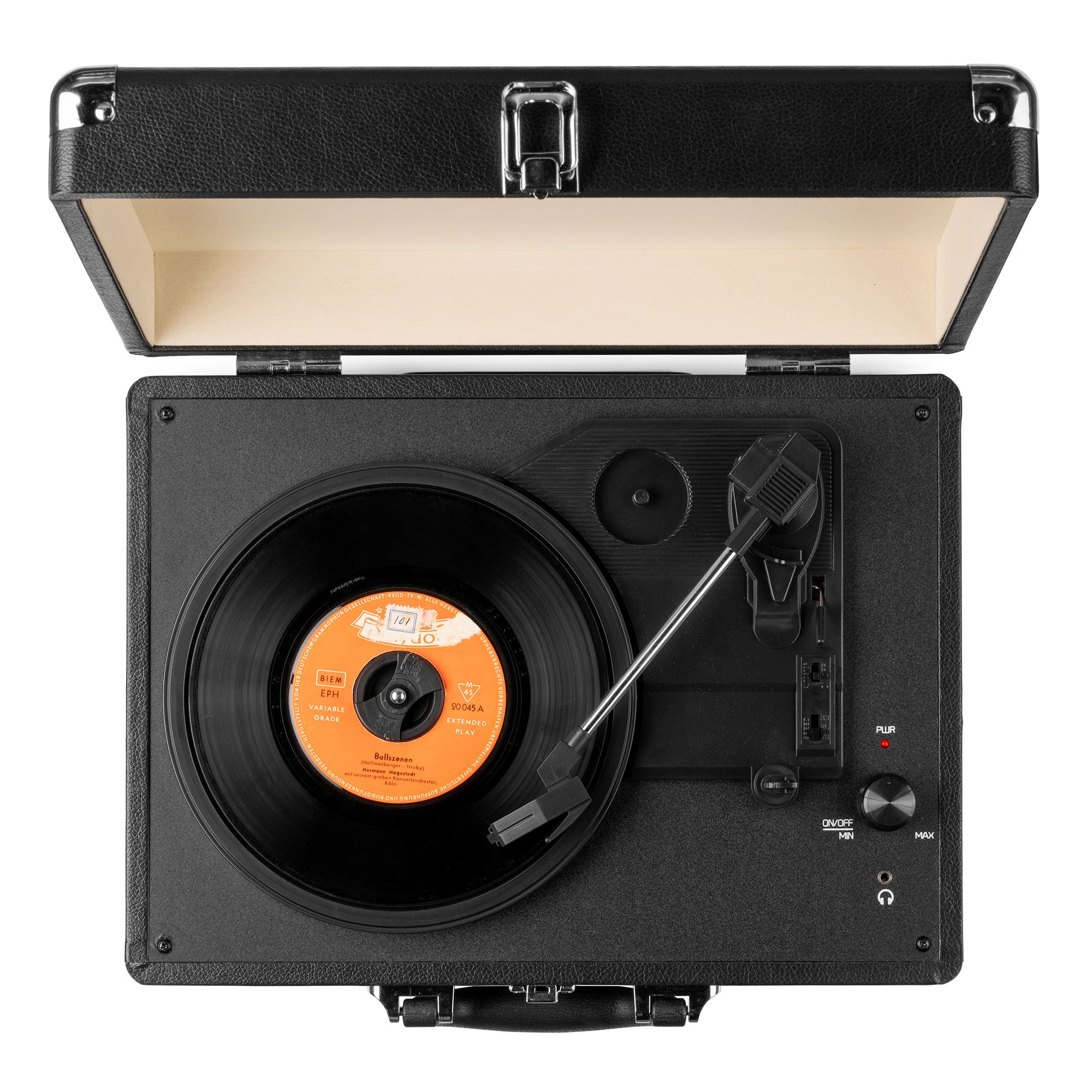 Un tocadiscos negro está abierto. Un disco de vinilo está en el tocadiscos y la aguja sobre el disco.