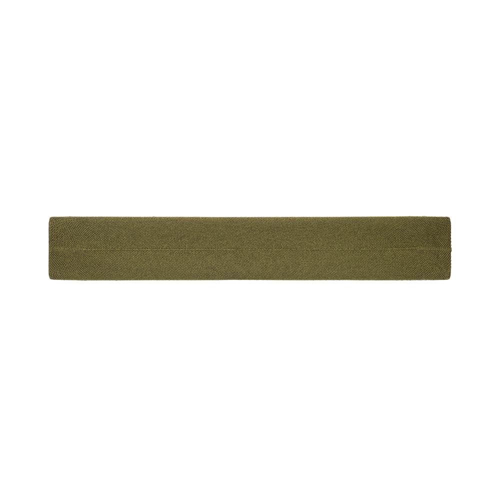 Un objet rectangulaire vert olive est centré horizontalement. Il est posé sur un fond blanc uni.