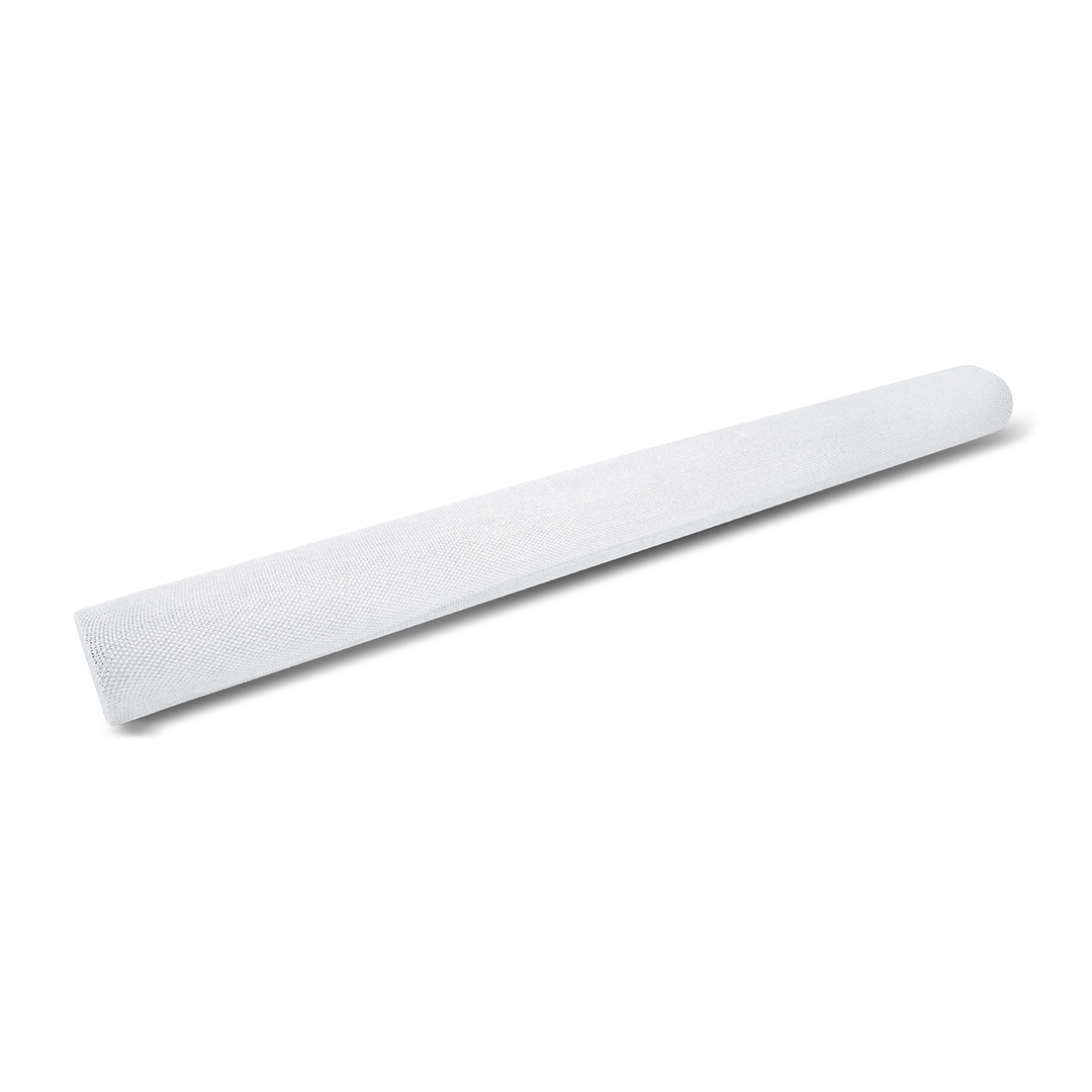 Een witte, rechthoekige soundbar op een witte achtergrond. Hij heeft afgeronde randen en een gestructureerd oppervlak.