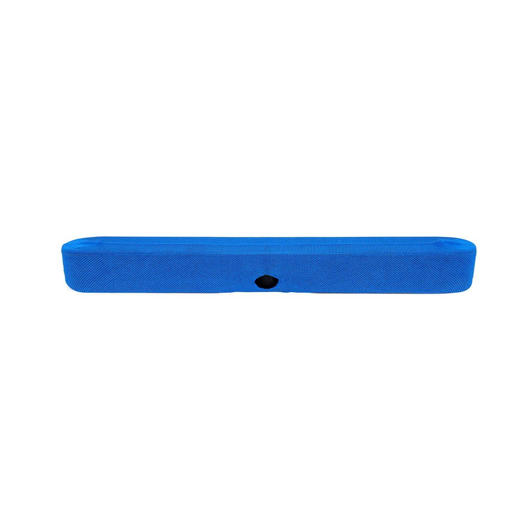 Un objet rectangulaire bleu avec un petit cercle noir sur fond blanc.