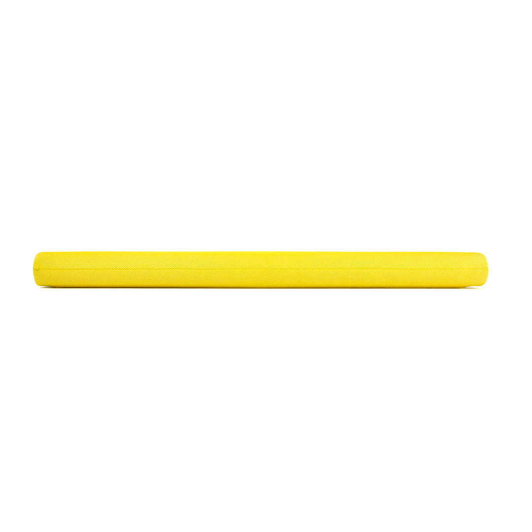 Een lang, horizontaal, geel, rechthoekig object tegen een witte achtergrond. Het object heeft een getextureerd oppervlak en afgeronde uiteinden.
