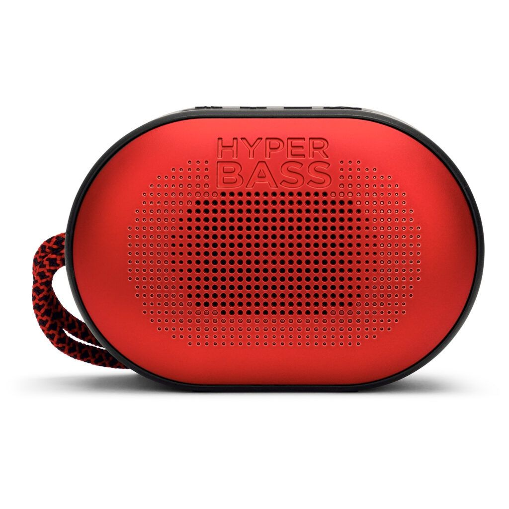 Un altavoz ovalado rojo con el texto "HYPER BASS". Tiene un borde negro y una correa roja y negra en el lateral.