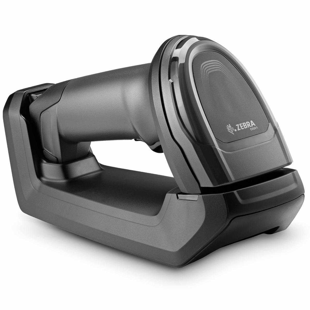 Uno scanner Zebra DS81 grigio scuro su una base abbinata. Lo scanner è angolato verso l'alto. La base ha un design a maniglia.
