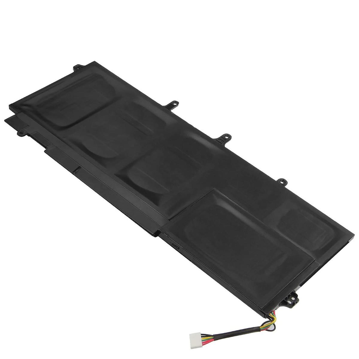 Ein schwarzer rechteckiger Laptop-Akku mit Anschlusskabeln und einem weißen Stecker. Der Hintergrund ist weiß.