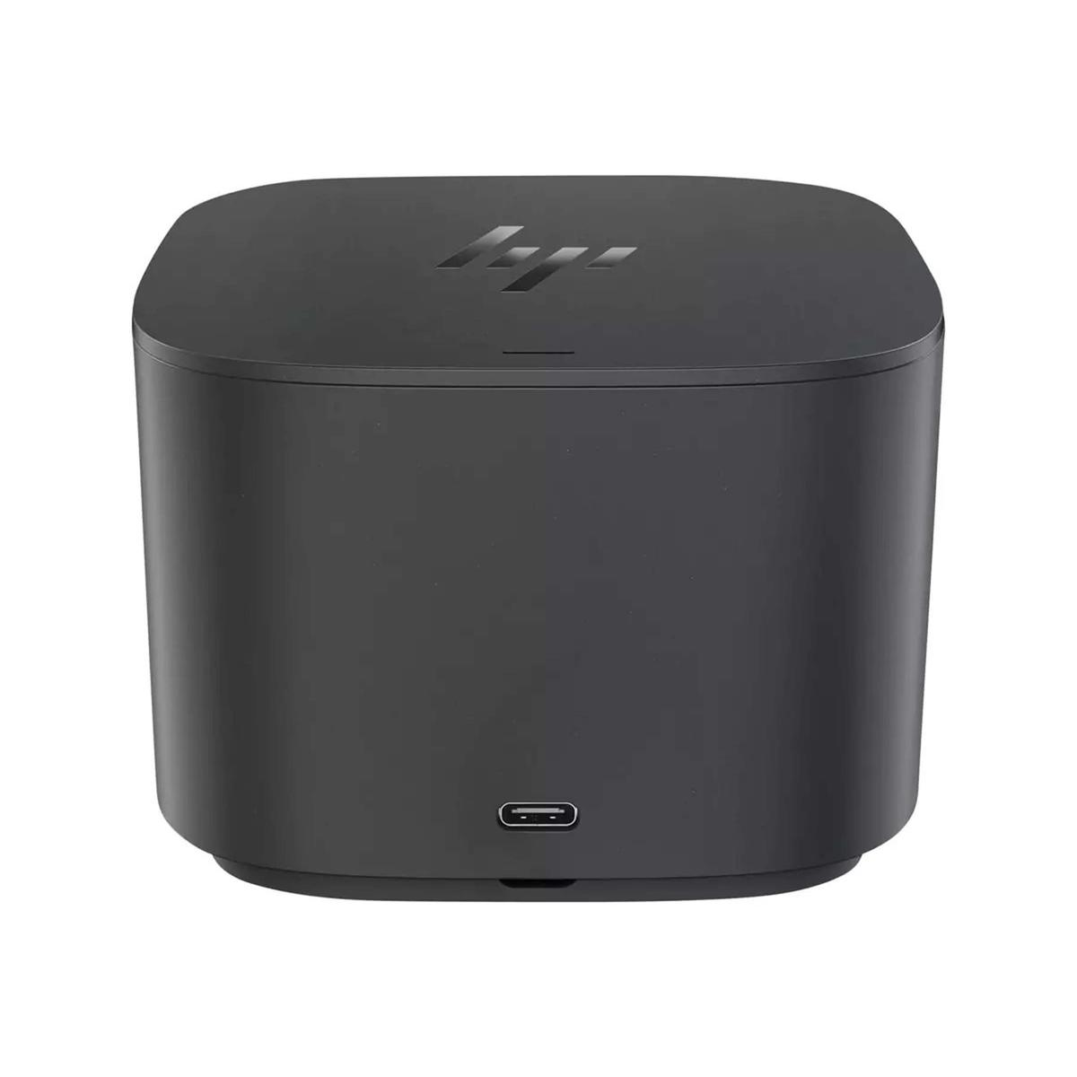 Una docking station HP nera. È una scatola rettangolare con una porta USB-C e il logo HP in alto.