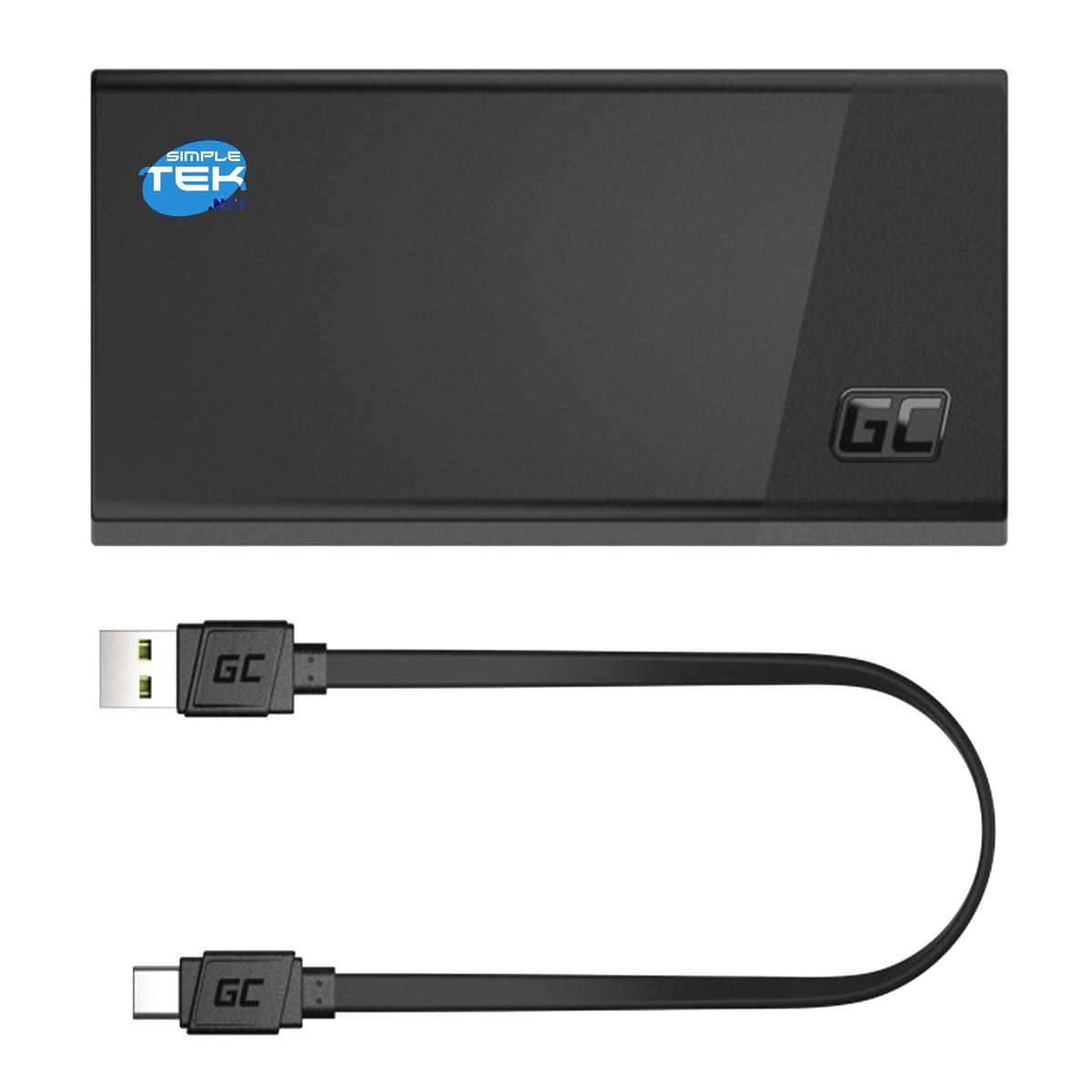 Czarny prostokątny power bank z logo 'Simple TEK', logo 'GC'. Kable USB i USB-C są podłączone.