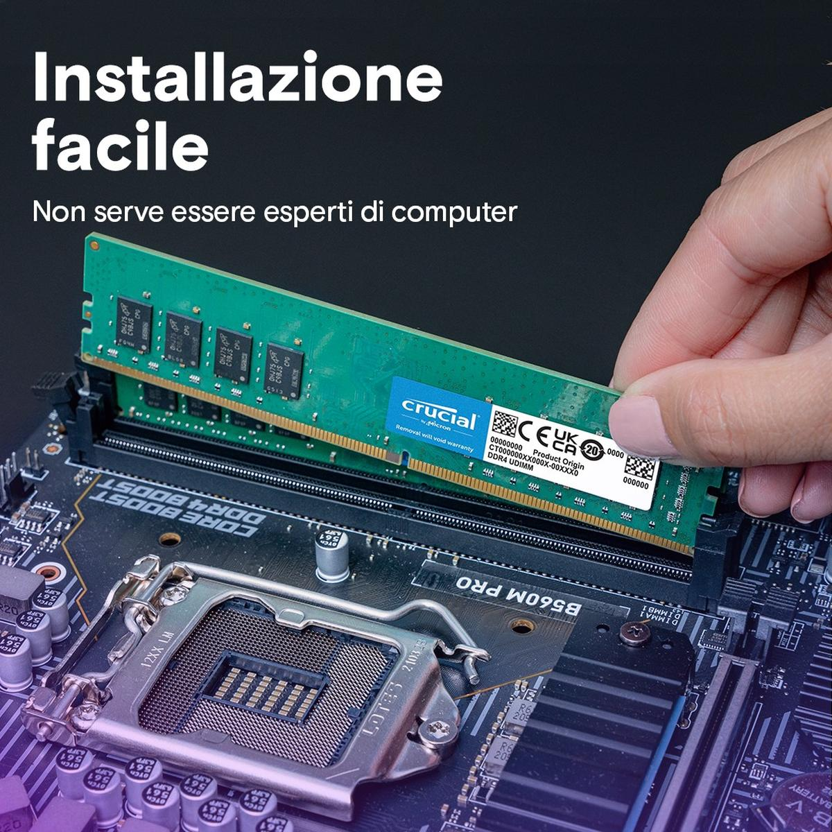 Ręka wkłada zieloną kość RAM do płyty głównej. Tekst: 'Installazione facile' i 'Non serve essere esperti di computer'.
