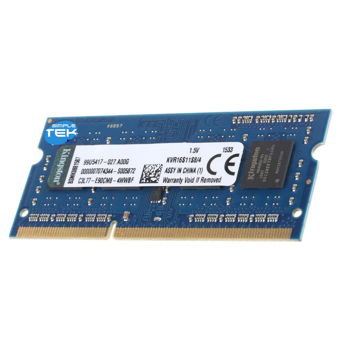 Un modulo RAM Kingston blu con etichette bianche. Il testo include modello, voltaggio e altri dettagli tecnici.