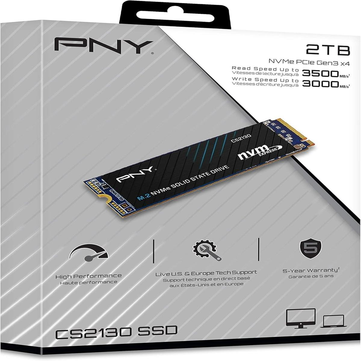 Una scatola PNY CS2130 SSD. Mostra velocità di lettura fino a 3500 MB/s e scrittura fino a 3000 MB/s. Ha 5 anni di garanzia.