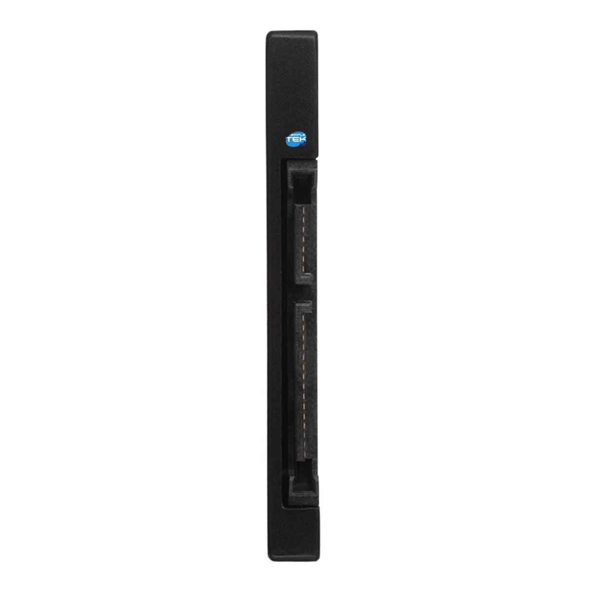 Un'unità SSD nera è mostrata verticalmente. Ha connettori laterali e un logo aziendale. Lo sfondo è bianco.