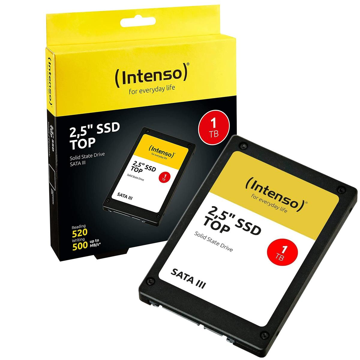 Żółte pudełko z czarnym dyskiem SSD. Oba wyświetlają logo Intenso i szczegóły produktu. To 2,5" SSD TOP SATA III 1 TB.