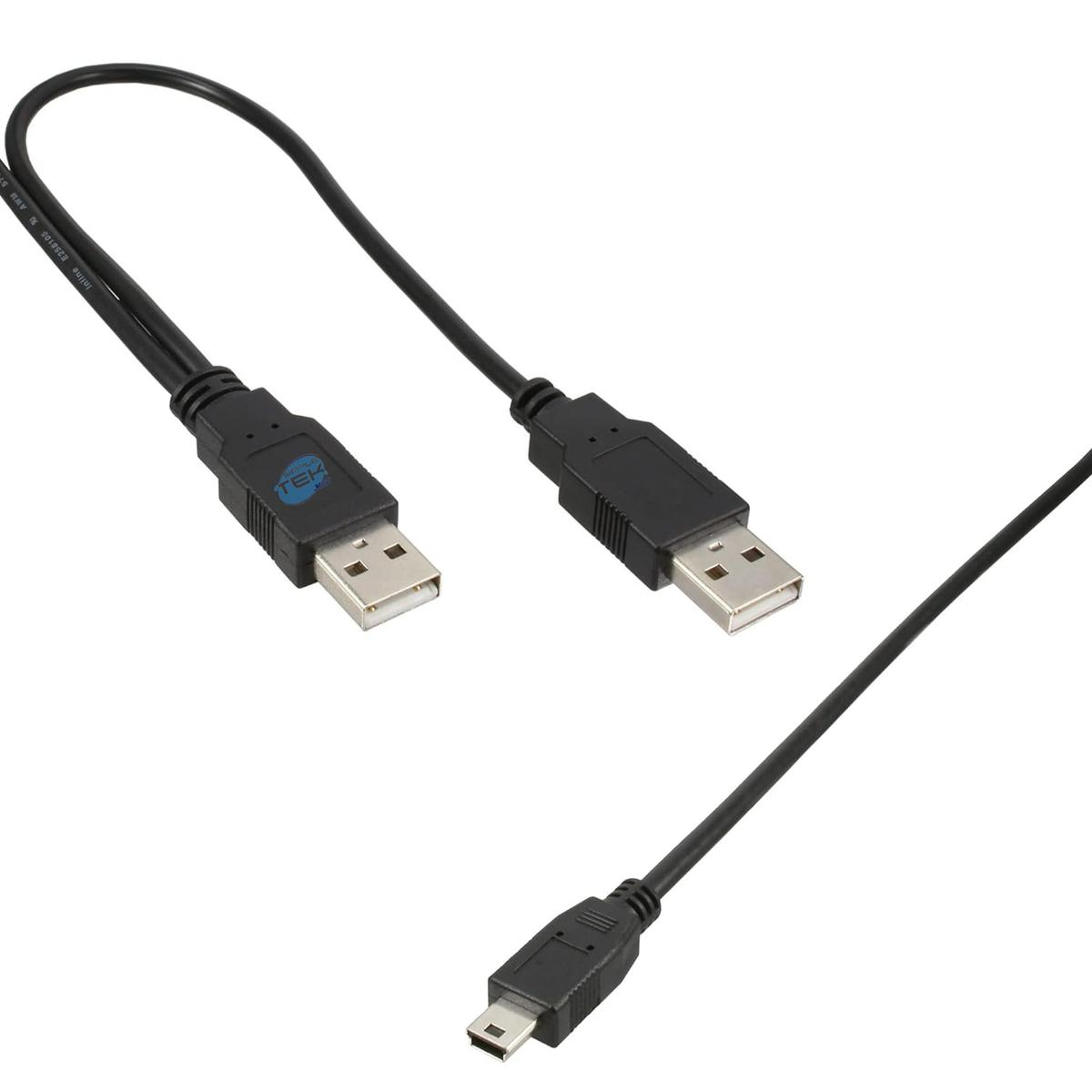 Tre cavi USB neri su sfondo bianco. Sono visibili due connettori USB standard e un connettore mini-USB.