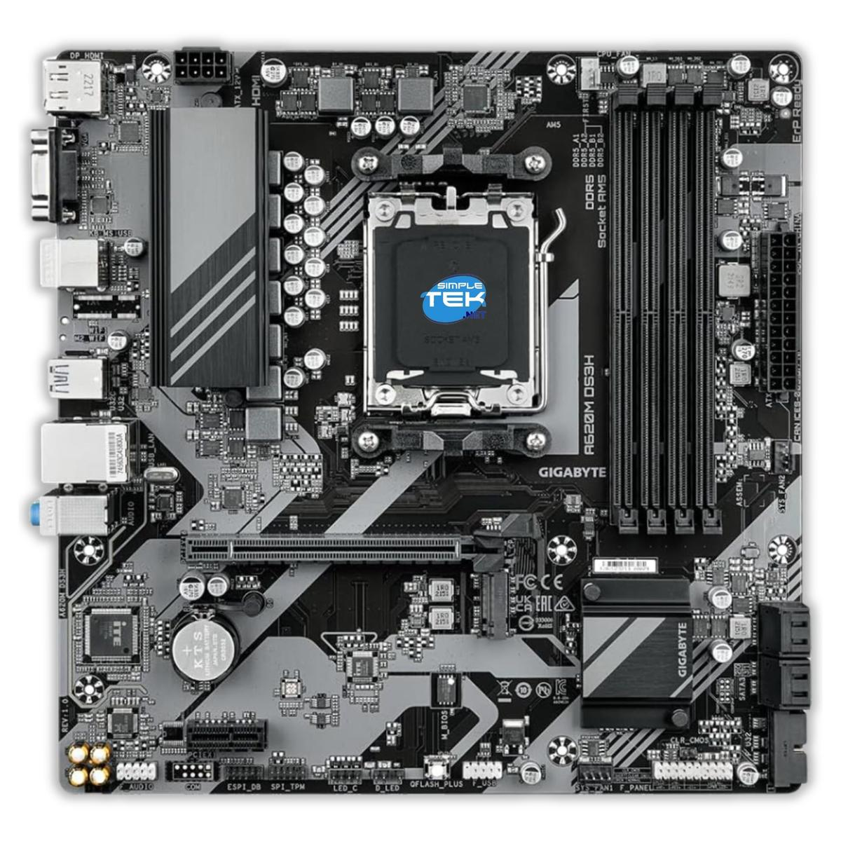 Czarno-szara płyta główna z różnymi oznaczonymi komponentami. Środek zawiera gniazdo z napisem SIMPLE TEK.