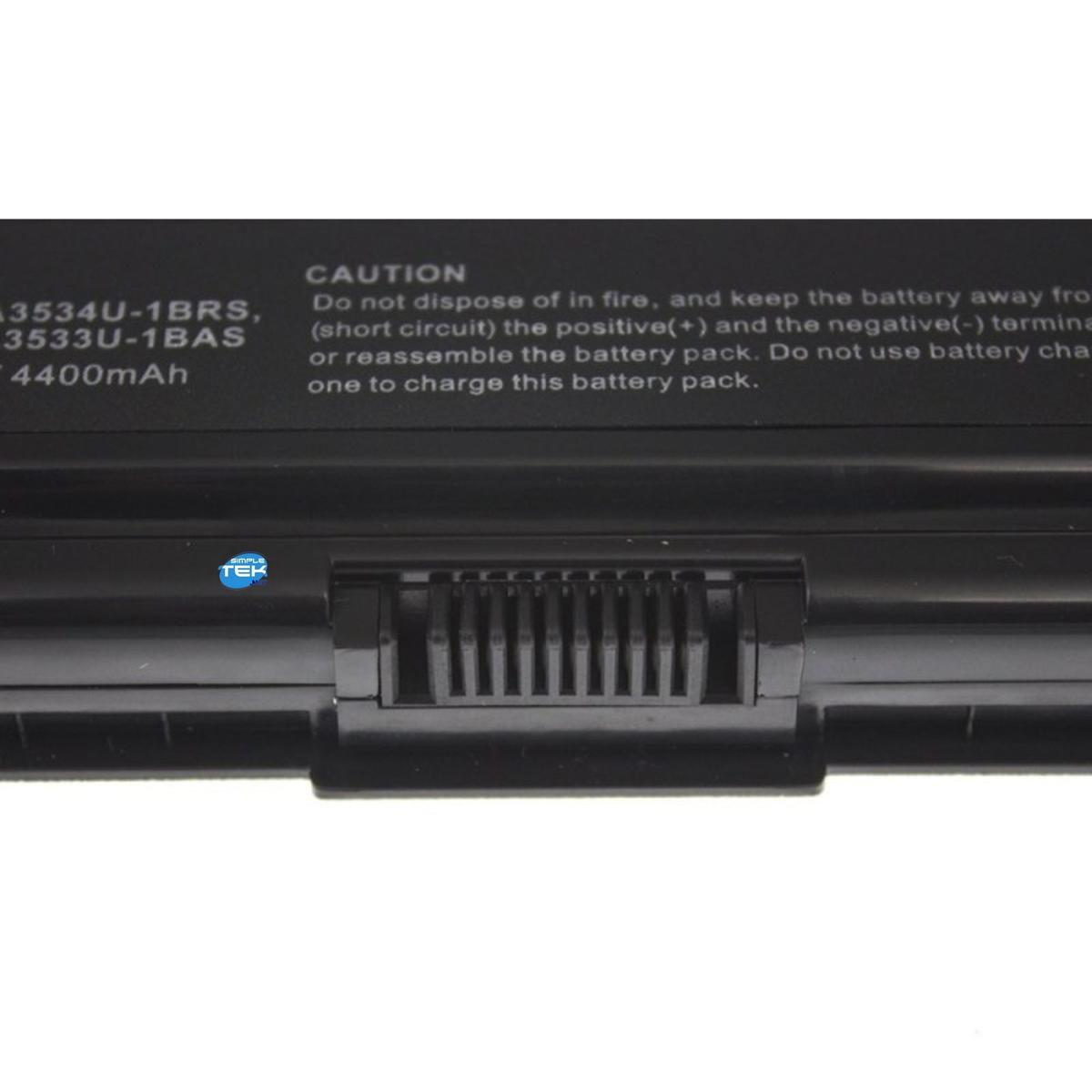 Laptop-Akku mit Warnhinweis und Spezifikationen. Schwarzes Batteriegehäuse mit Lüftungsschlitz und Logo.