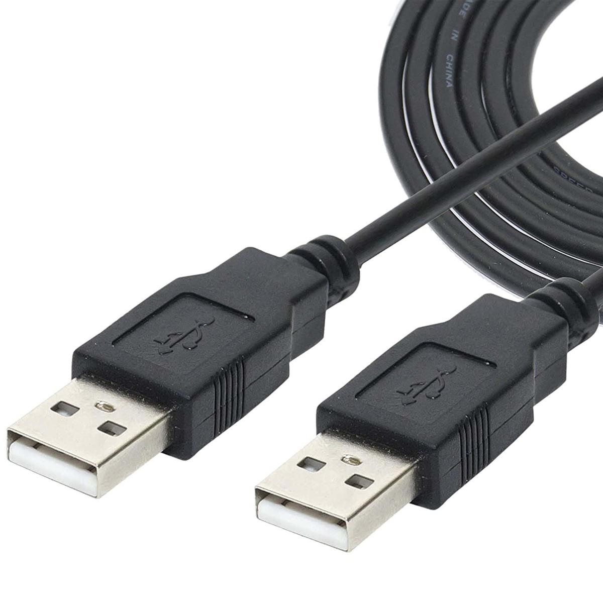 Due connettori USB neri con estremità argentate sono collegati da un cavo nero. Lo sfondo è bianco.