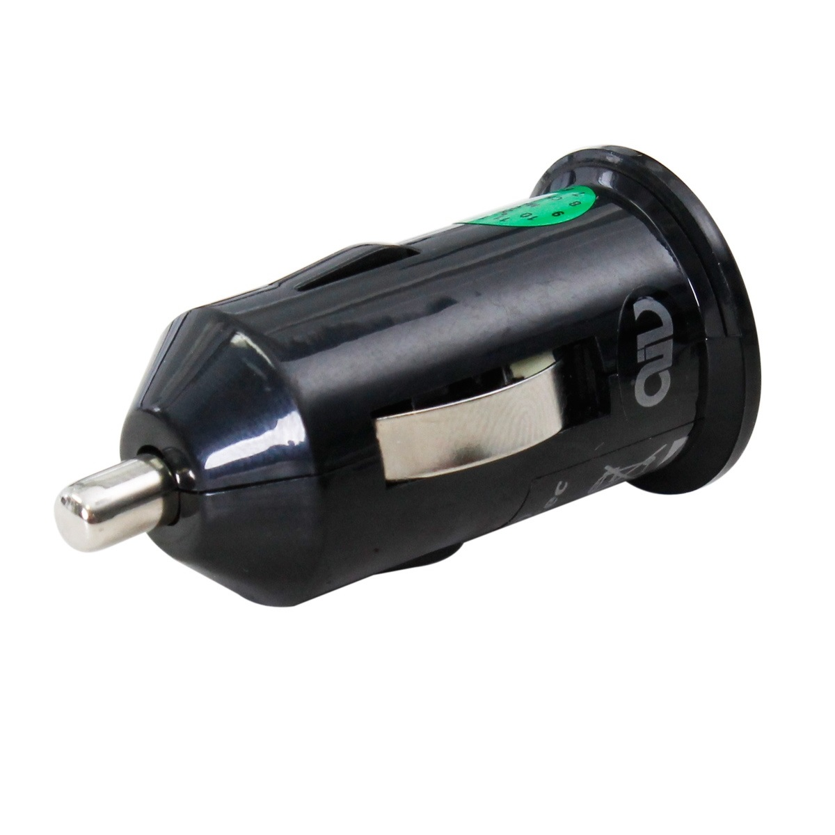 Ein schwarzer Auto-Ladeadapter mit silberner Spitze und metallischem Schalter, vor weißem Hintergrund.