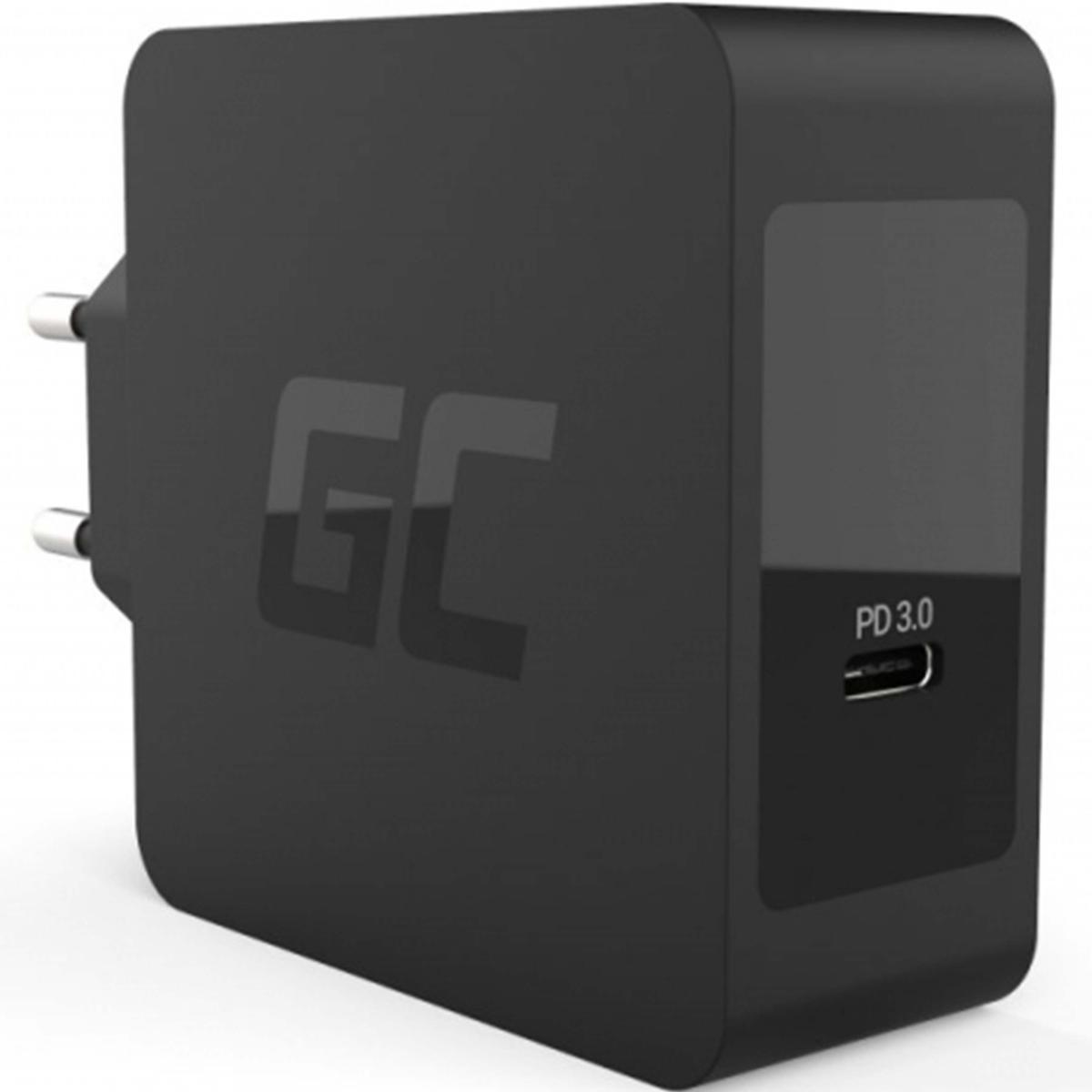 Caricabatterie nero con le lettere "GC" sul davanti. Ha una porta USB ed è visibile "PD 3.0". I pin metallici sono sul lato.
