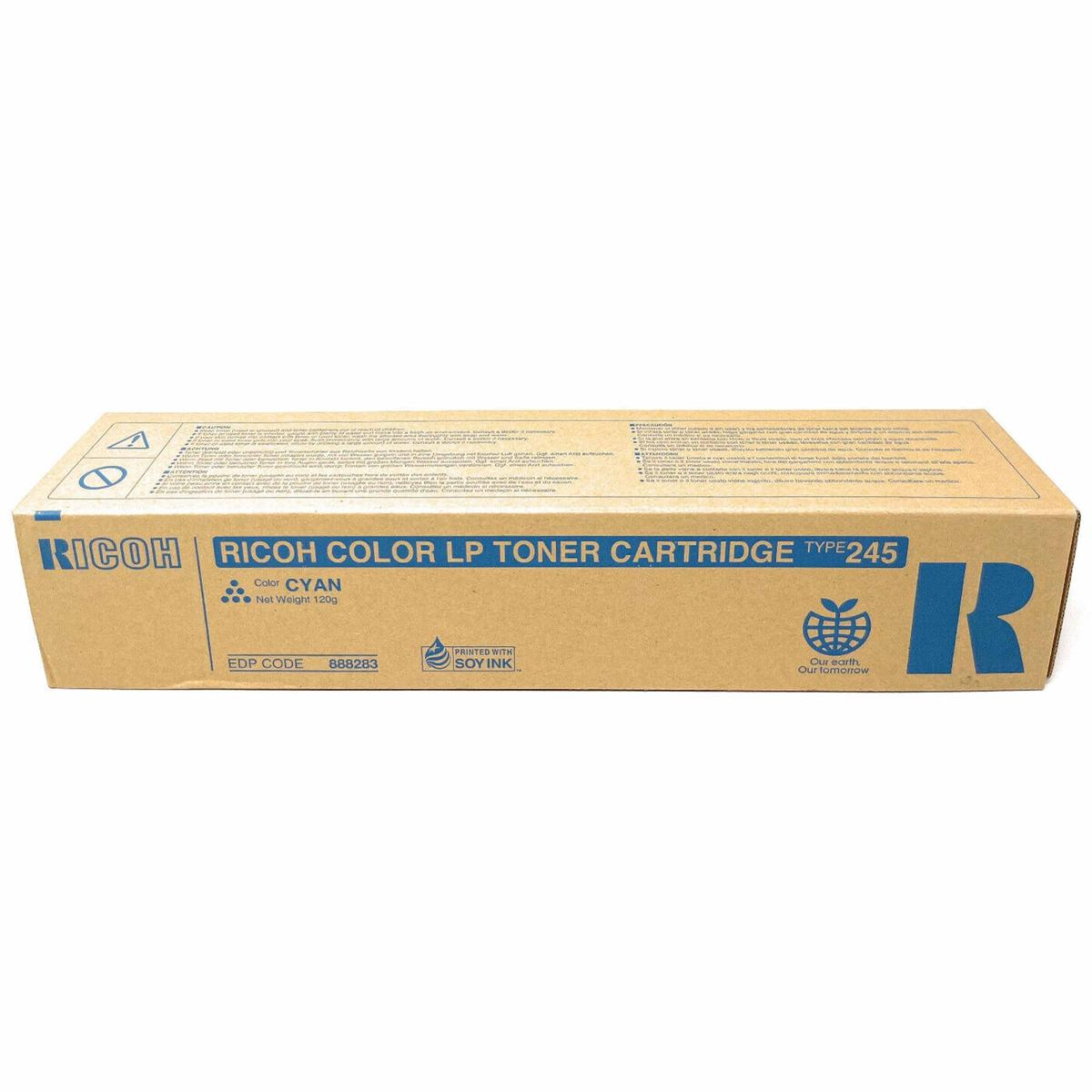 Una scatola di cartone di cartuccia toner a colori Ricoh. La scatola è beige con testo blu e ciano.