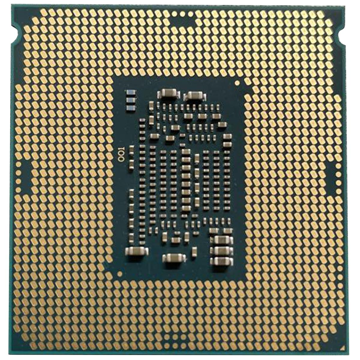 Nahaufnahme eines Computerprozessors. Er hat viele goldene Stifte an den Rändern und ein zentrales dunkles Rechteck mit kleinen Komponenten.