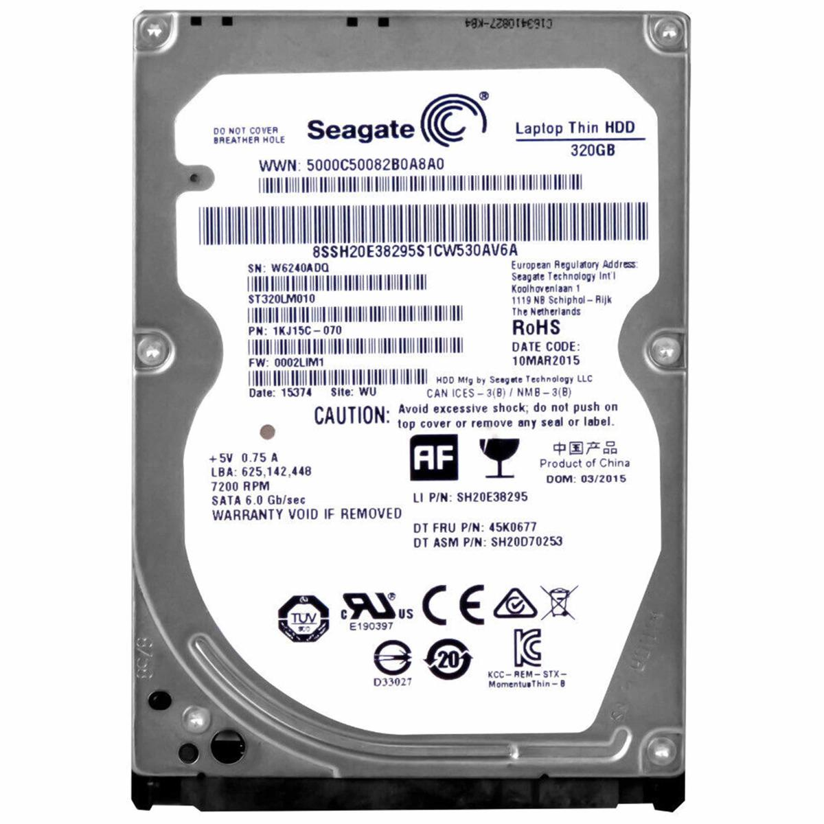 Un disco rigido Seagate Laptop Thin HDD con varie etichette. Ha specifiche come 320 GB, 7200 RPM e un avvertimento sugli urti.