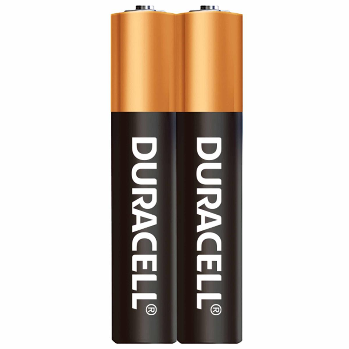 İki adet Duracell AA pil. Üst kısım turuncu, alt kısım siyah ve beyaz marka adıyla.