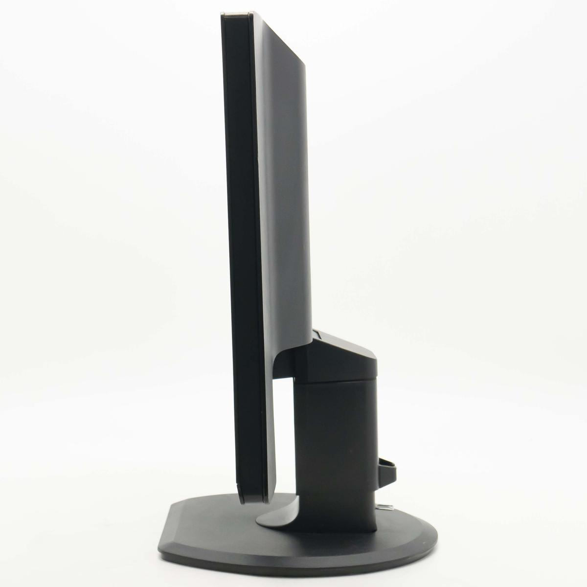 Un monitor per computer nero è mostrato di profilo. Il monitor è su una base rotonda. Sfondo bianco.