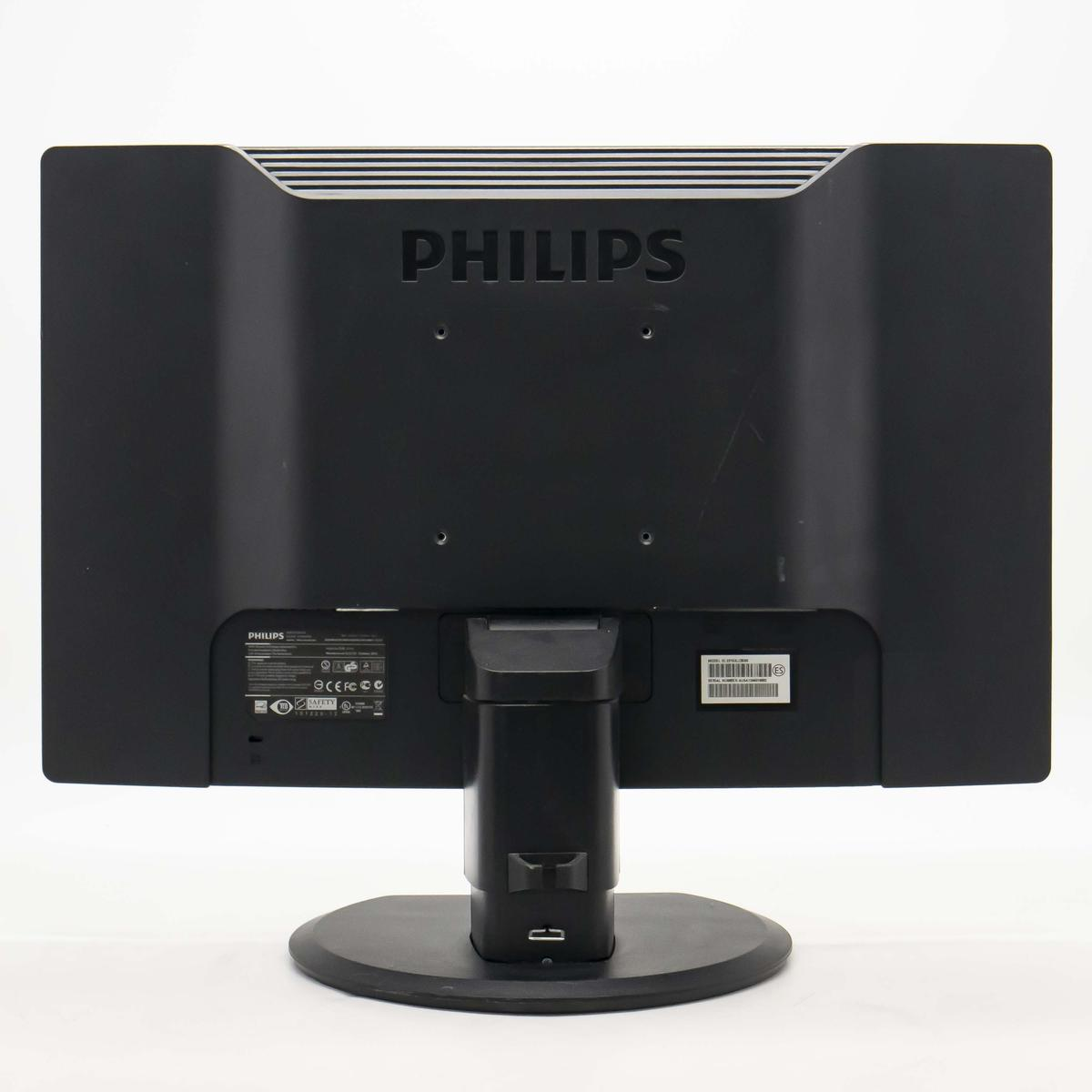 È mostrato il retro di un monitor Philips nero. Il monitor è su un supporto nero. Il logo Philips è visibile.