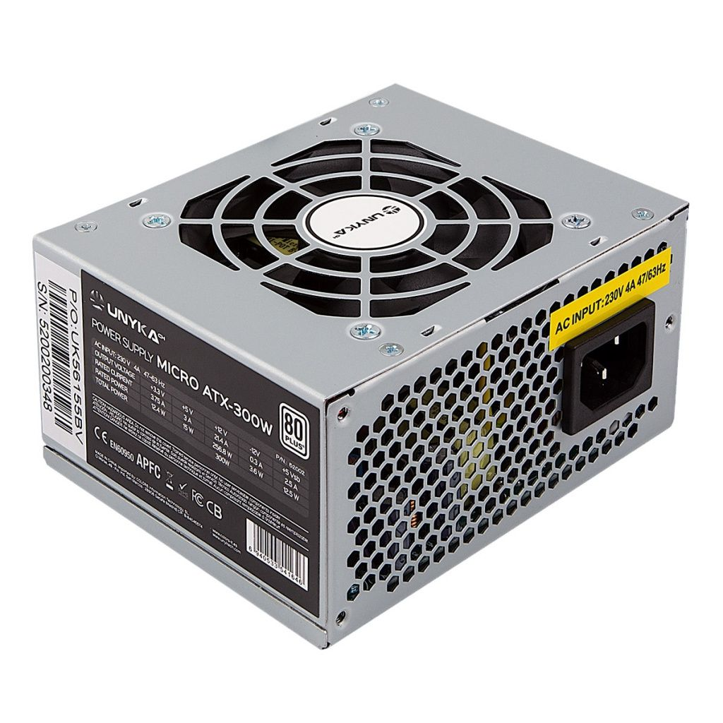 Een zilveren Unyka voeding. Het heeft een ventilator en diverse labels met technische specificaties. Een stroomingang is zichtbaar.