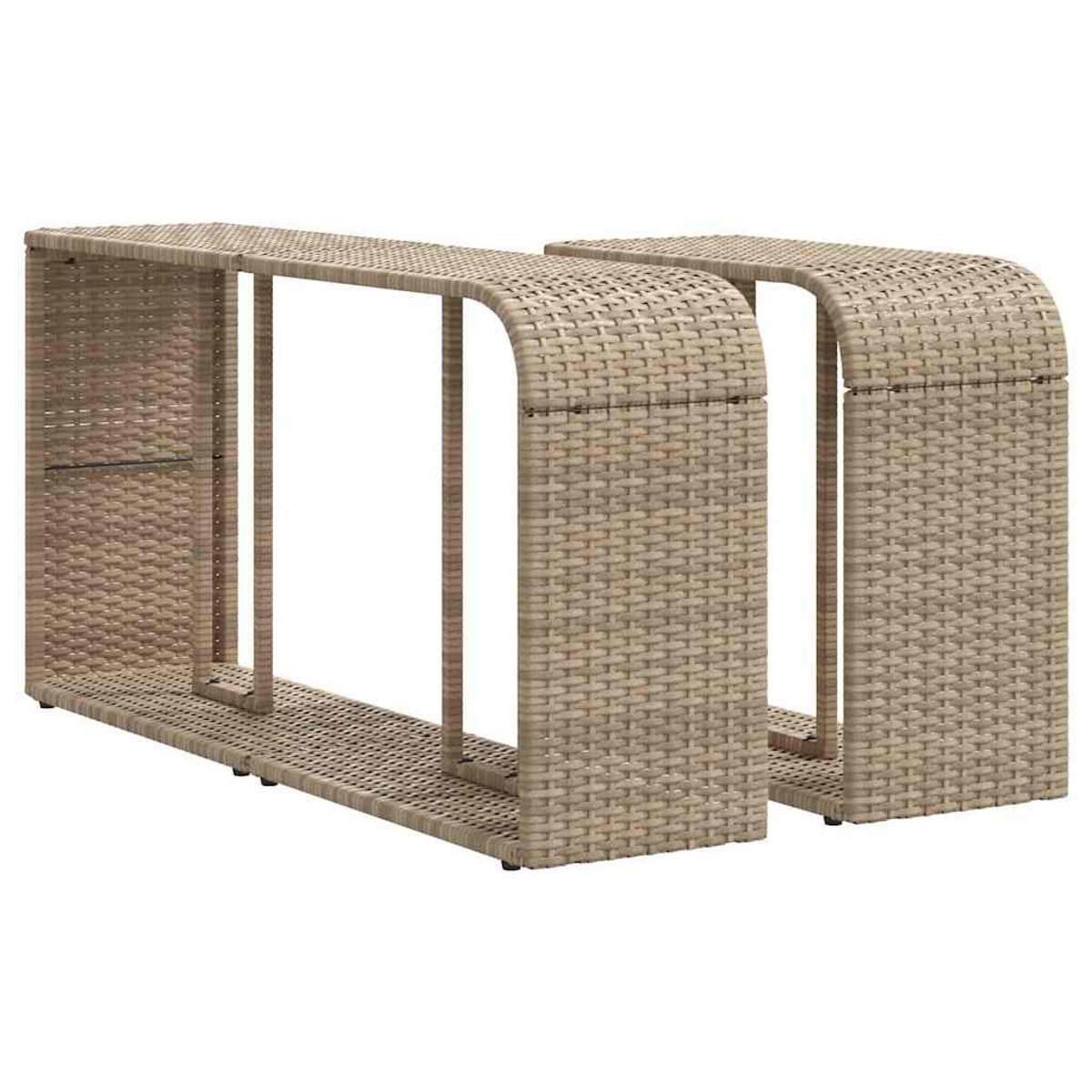 Due tavoli beige in stile rattan. I tavoli hanno piani e gambe curve. I tavoli sono posizionati uno accanto all'altro.