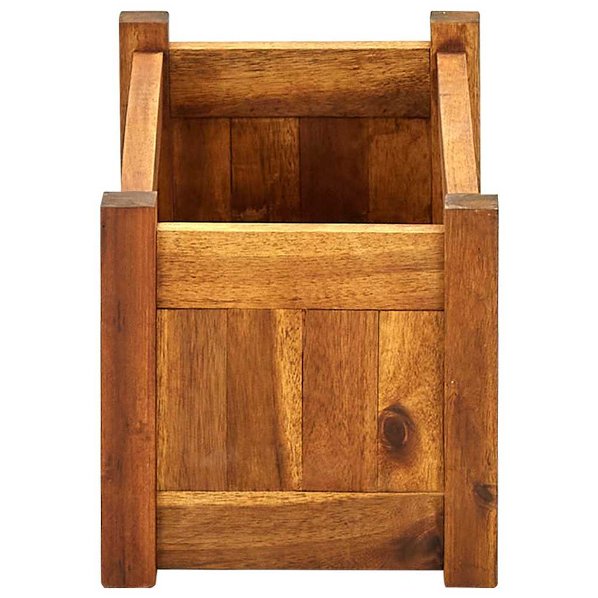 Ein hölzerner Pflanzkasten mit vertikalen Holzplanken, vier Eckpfosten und einer rechteckigen Form, alles in Brauntönen.