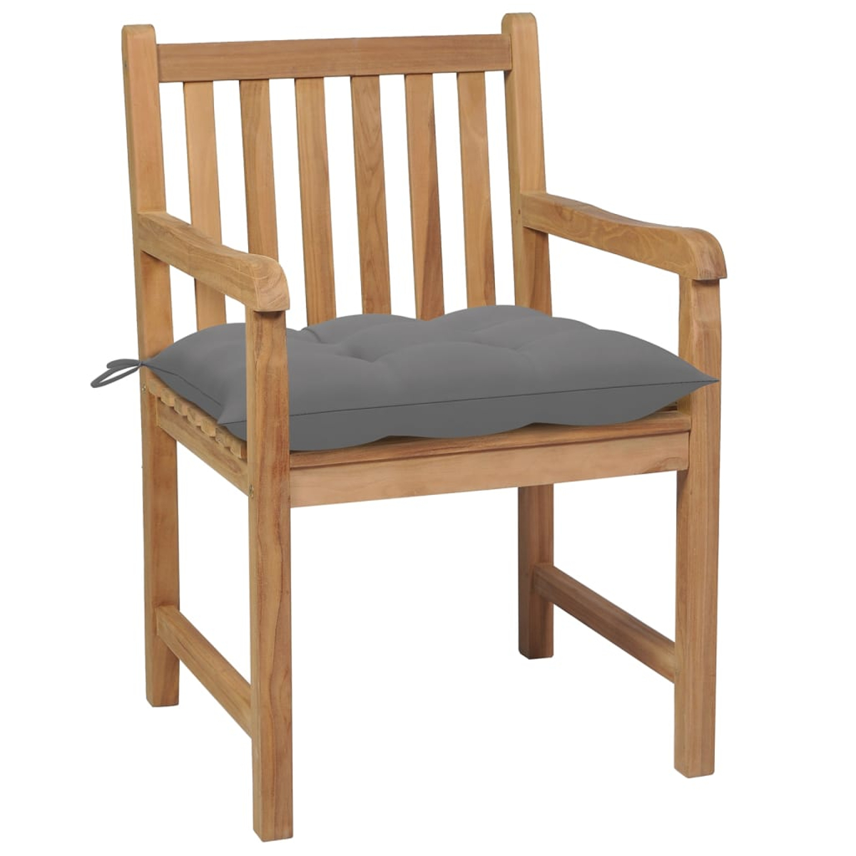 Ein Holzstuhl mit grauem Kissen. Der Stuhl hat Armlehnen und vertikale Rückenleisten. Das Kissen ist rechteckig.