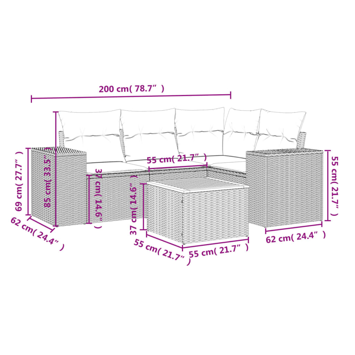 Ein geflochtenes Outdoor-Sofa-Set mit Maßangaben. Das Set umfasst ein Sofa, zwei Beistelltische und einen Couchtisch.