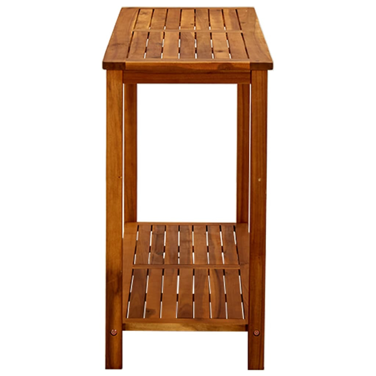 Ein rechteckiger Beistelltisch aus Holz mit zwei Ablagen. Die oberen und unteren Ablagen haben ein geschlitztes Design. Der Tisch ist braun.