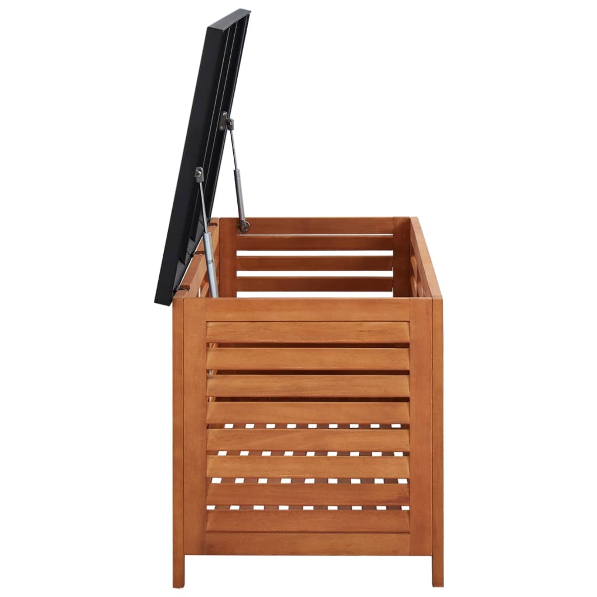 Offene Holz-Aufbewahrungsbox. Schwarzer Deckel ist offen. Box hat horizontale Lamellen für die Seiten. Braune Holzfarbe, auf weißem Hintergrund.