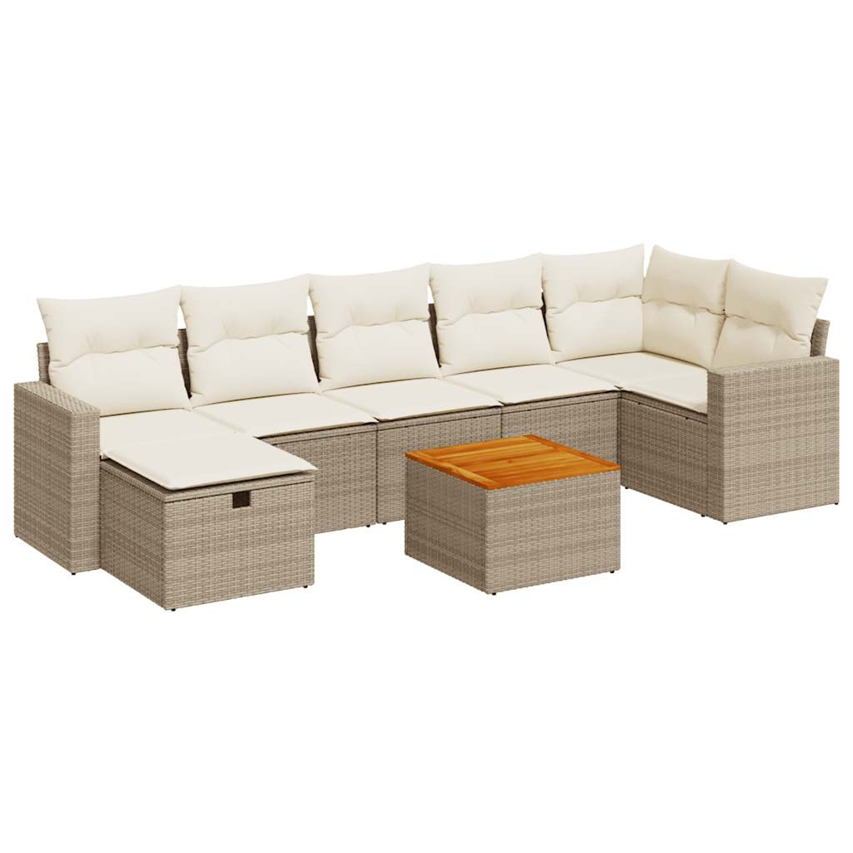 Un divano componibile in vimini marrone chiaro con cuscini color crema e un tavolino quadrato con piano in legno. Su sfondo bianco.