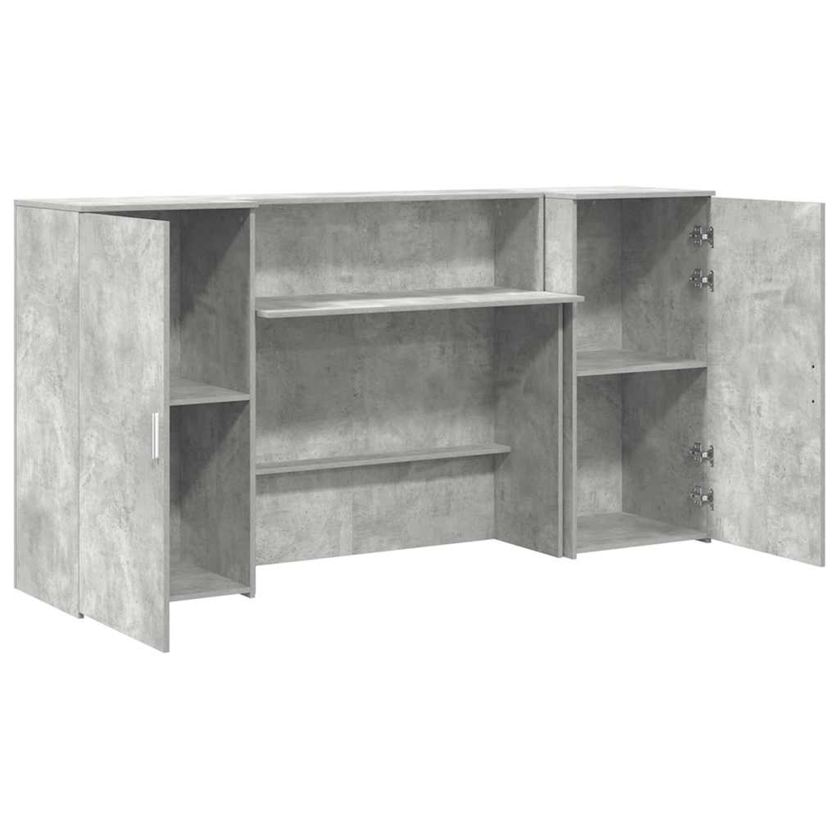Ein grauer Schrank mit geöffneten Türen. Er hat Regale und Fächer. Der Schrank hat eine betonartige Textur.