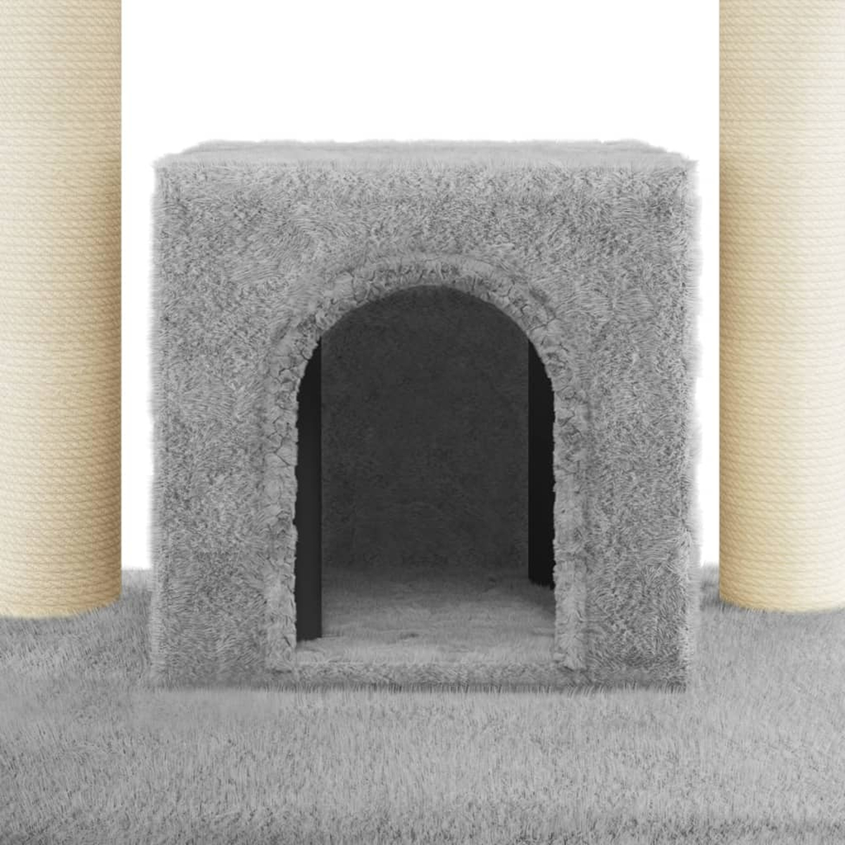 Ein graues, flauschiges Katzenhaus mit einem gewölbten Eingang. Zwei beige Säulen flankieren das Haus. Die Basis ist mit grauem, flauschigem Material bedeckt.