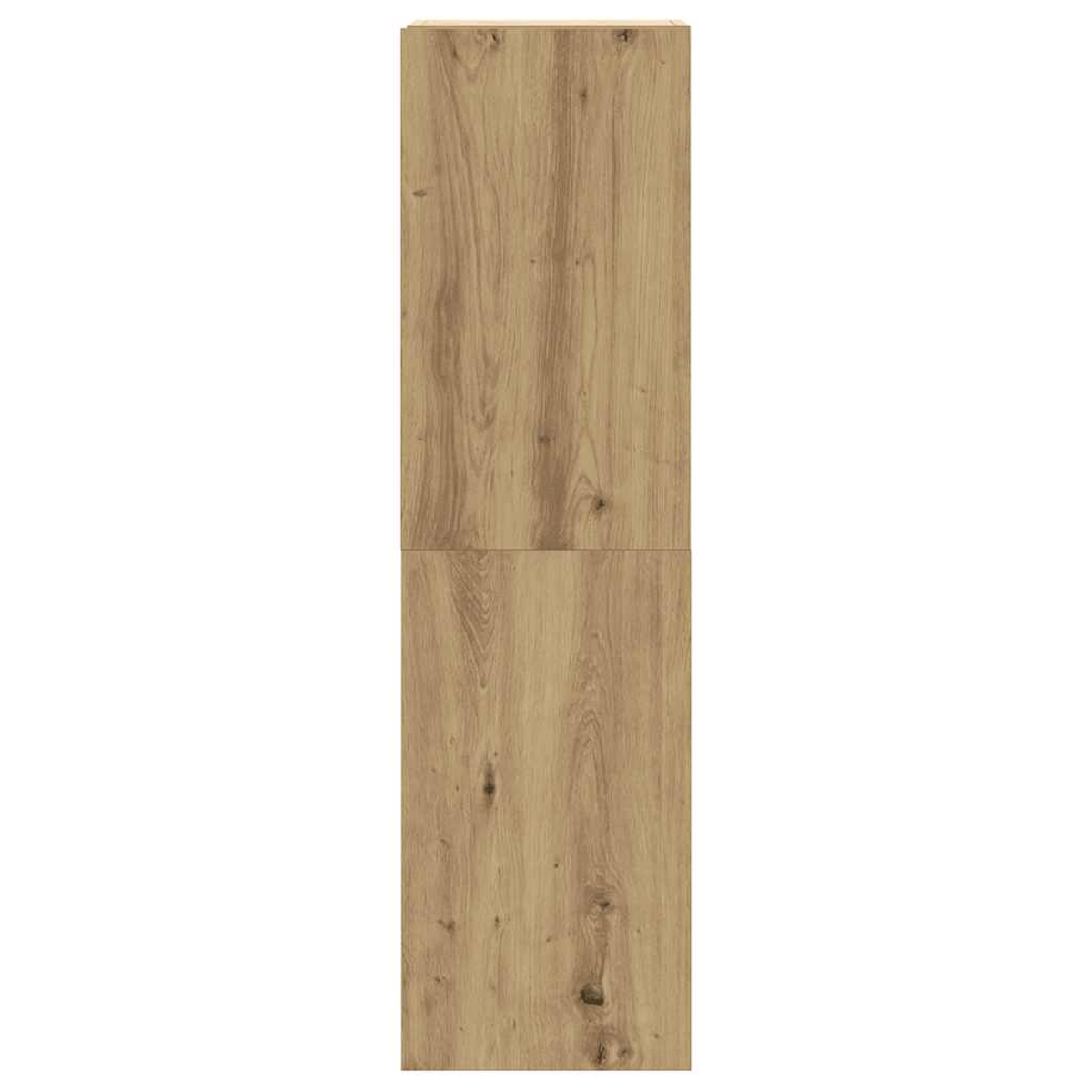 Ein hoher, rechteckiger Holzschrank. Die Maserung ist sichtbar, mit einer hellbraunen Farbe. Zwei Türen sind sichtbar.