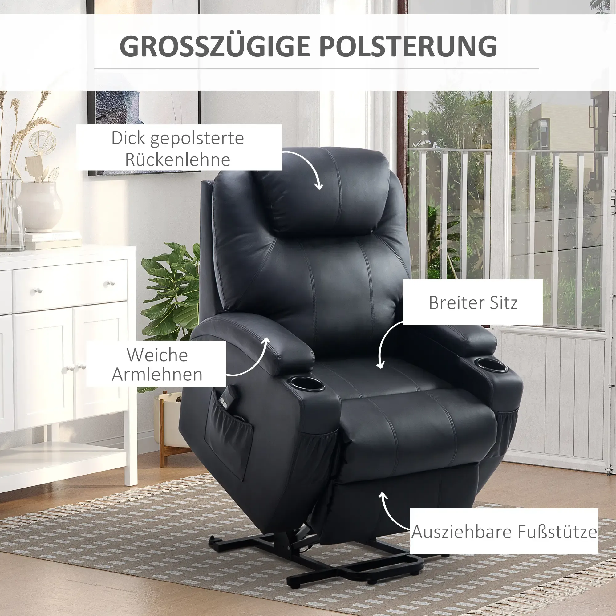 Schwarzer Relaxsessel mit Getränkehaltern, Fußstütze und weichen Armlehnen. Es ist in einem Raum mit Teppich.