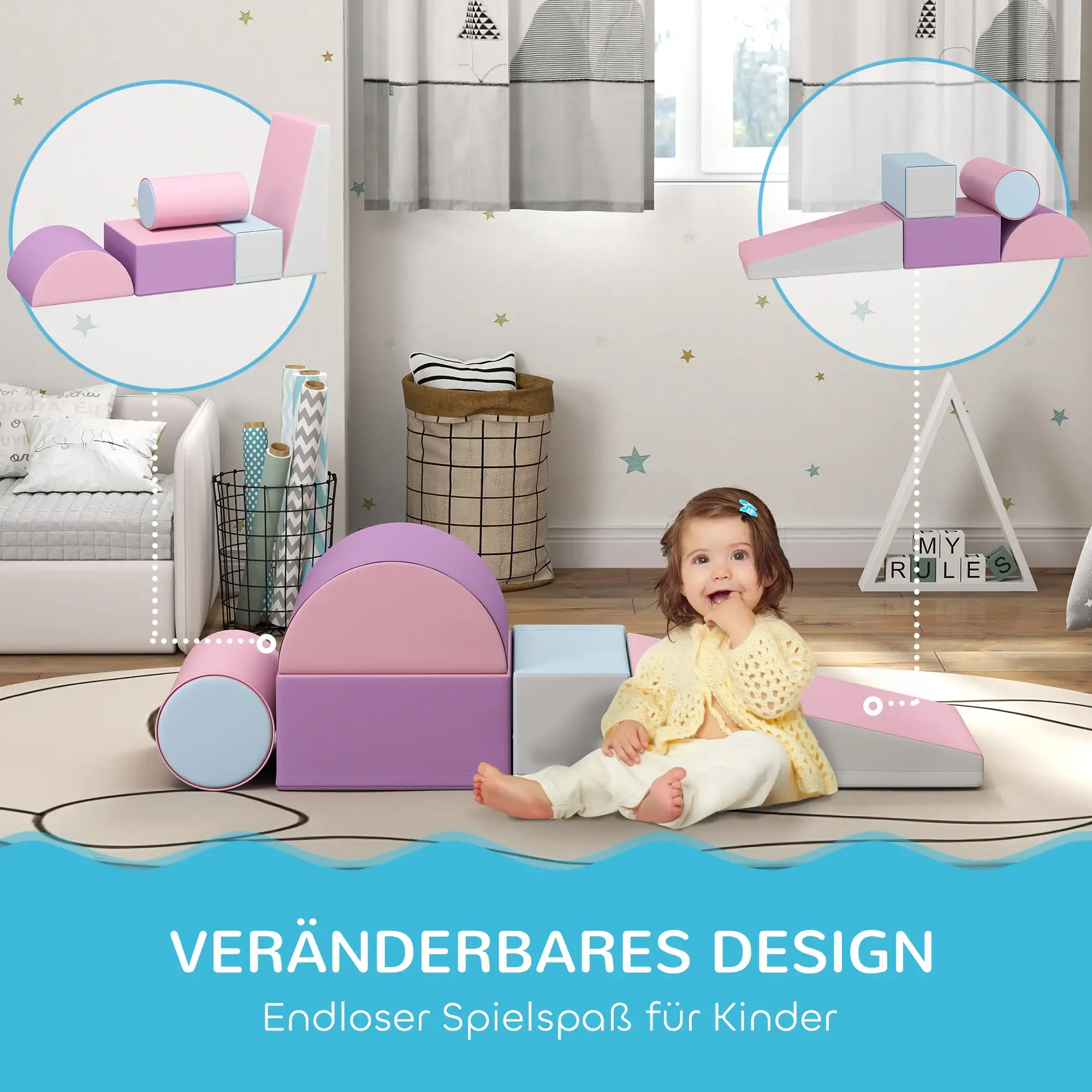 Ein Baby sitzt in der Nähe von bunten Schaumstoffblöcken. Der Hintergrund zeigt ein Bett und Vorhänge.