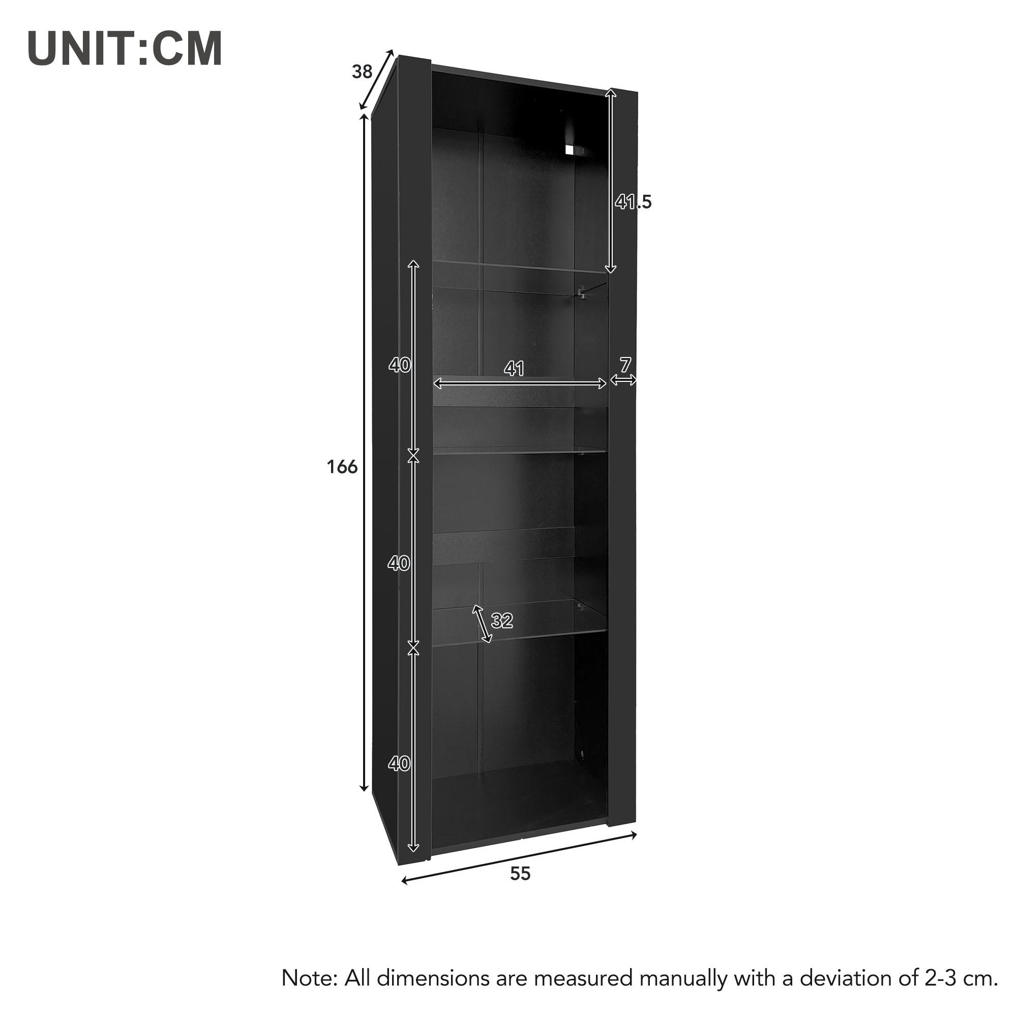 Ein schwarzer, hoher Schrank mit Abmessungen in cm. Er hat Regale und ist mit Maßen versehen.