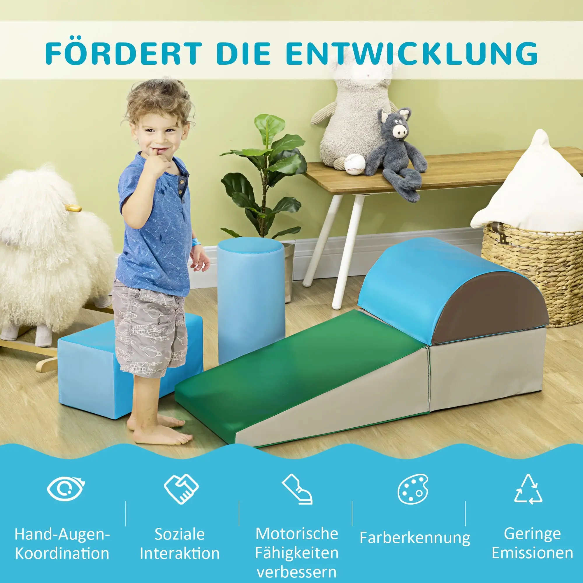 Ein Kind lächelt in der Nähe von Spielgeräten. Spielzeug und pädagogische Symbole sind in der Szene.