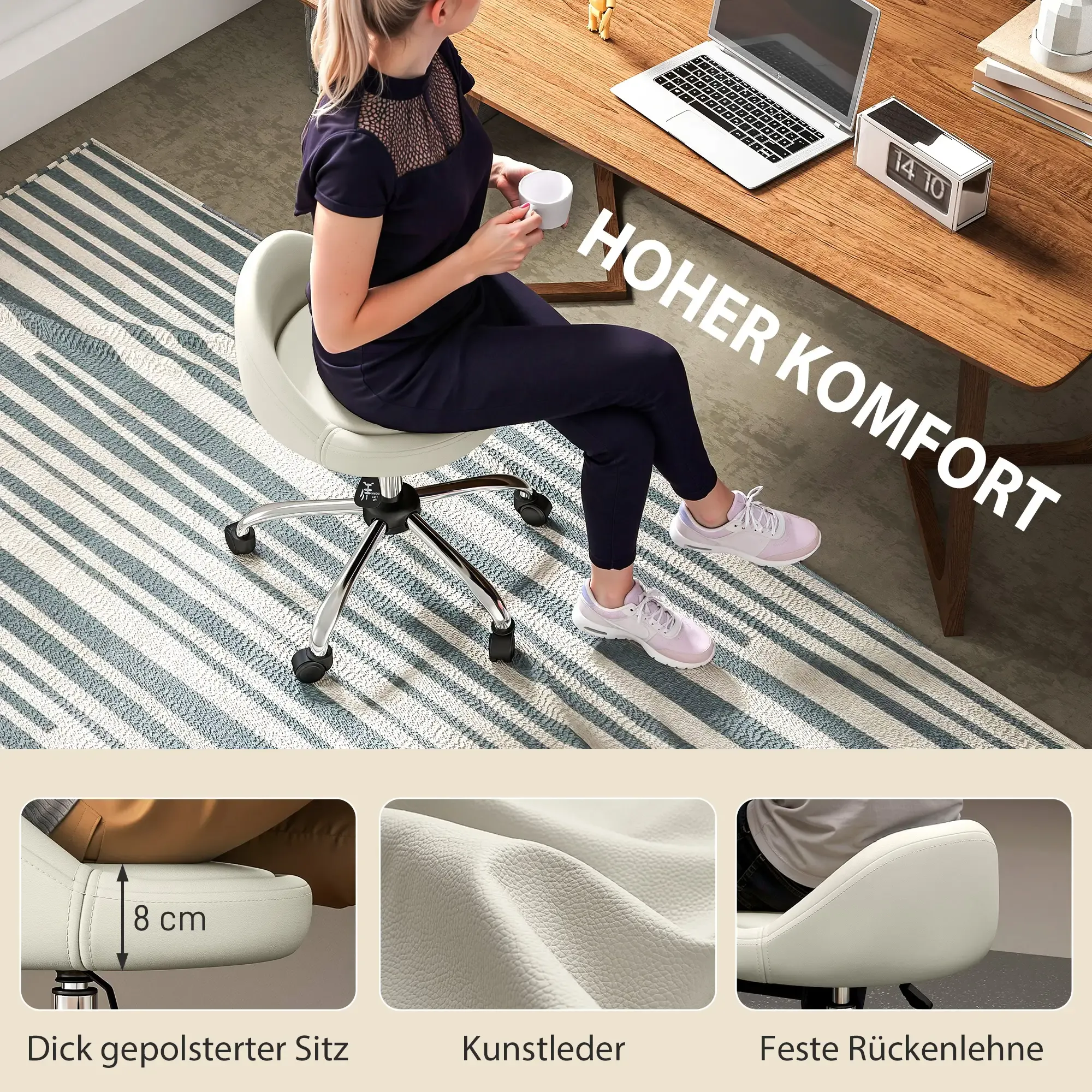 Eine Frau sitzt in einem weißen Stuhl mit einer Tasse, in der Nähe eines Schreibtisches mit Laptop und Uhr. Der Stuhl hat einen gepolsterten Sitz.
