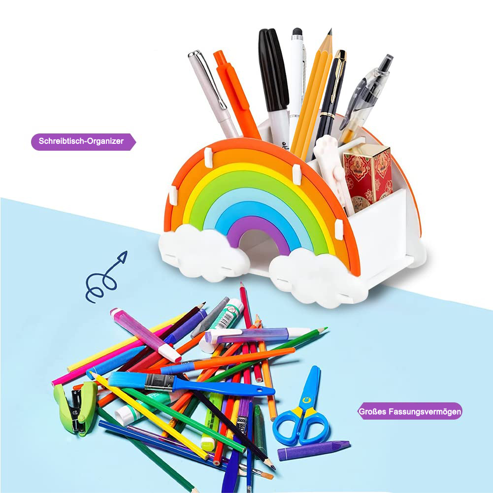 Ein regenbogenförmiger Schreibtisch-Organizer mit Stiften und Bleistiften. Darunter liegen weitere Stifte, Bleistifte, Scheren und ein Tacker auf blauem Untergrund.