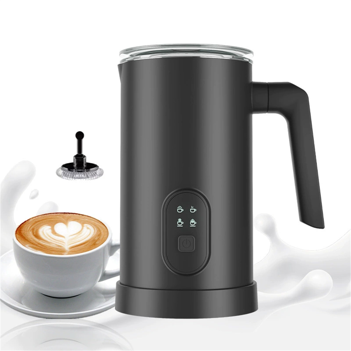 Schwarzer Milchaufschäumer mit Griff, Kaffeetasse mit Herzdesign und separatem Aufsatz. Milchschaumspritzer sichtbar.
