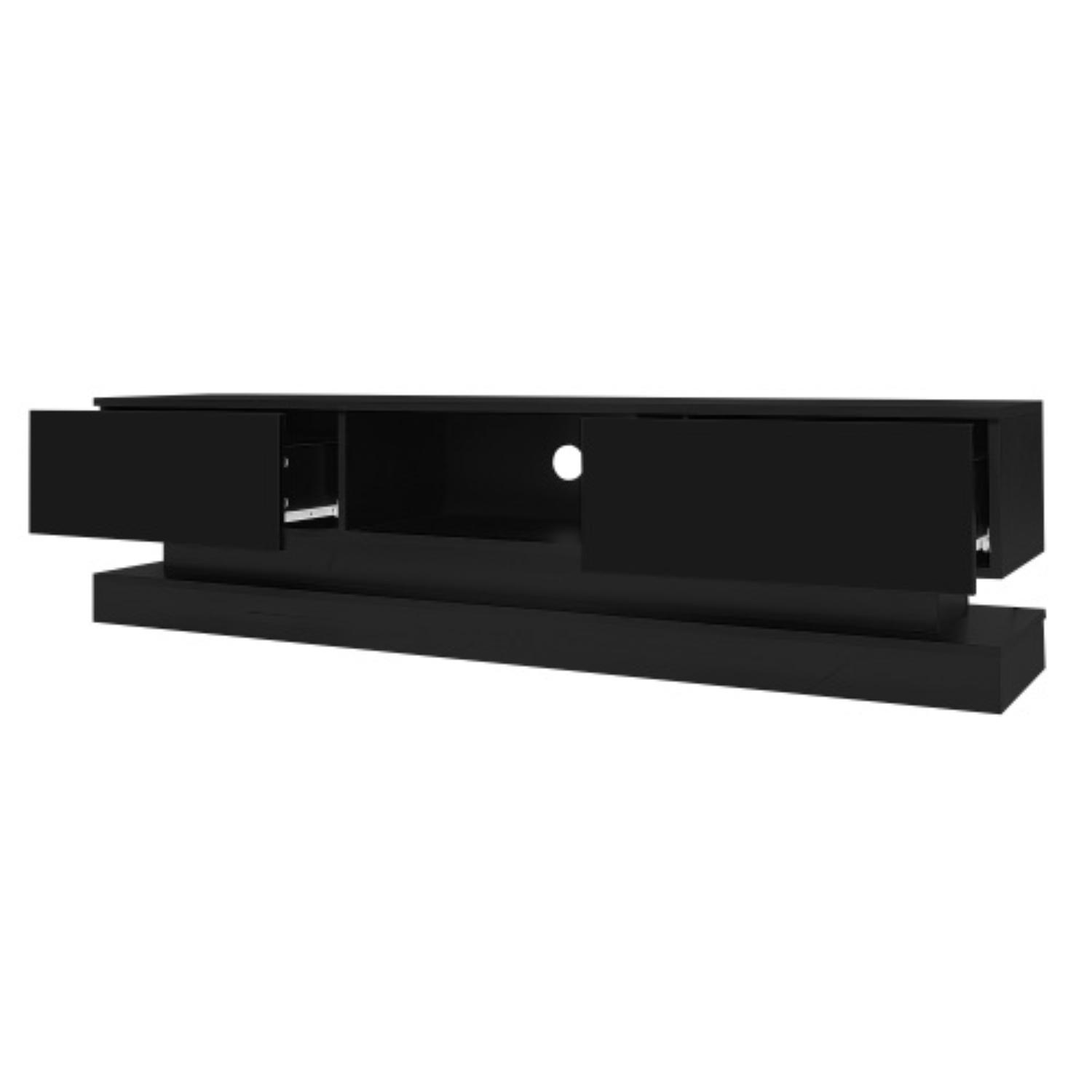 Schwarzer TV-Ständer mit zwei offenen Türen und einem zentralen Fach. Der Ständer ist rechteckig und hat ein modernes Design auf weißem Hintergrund.