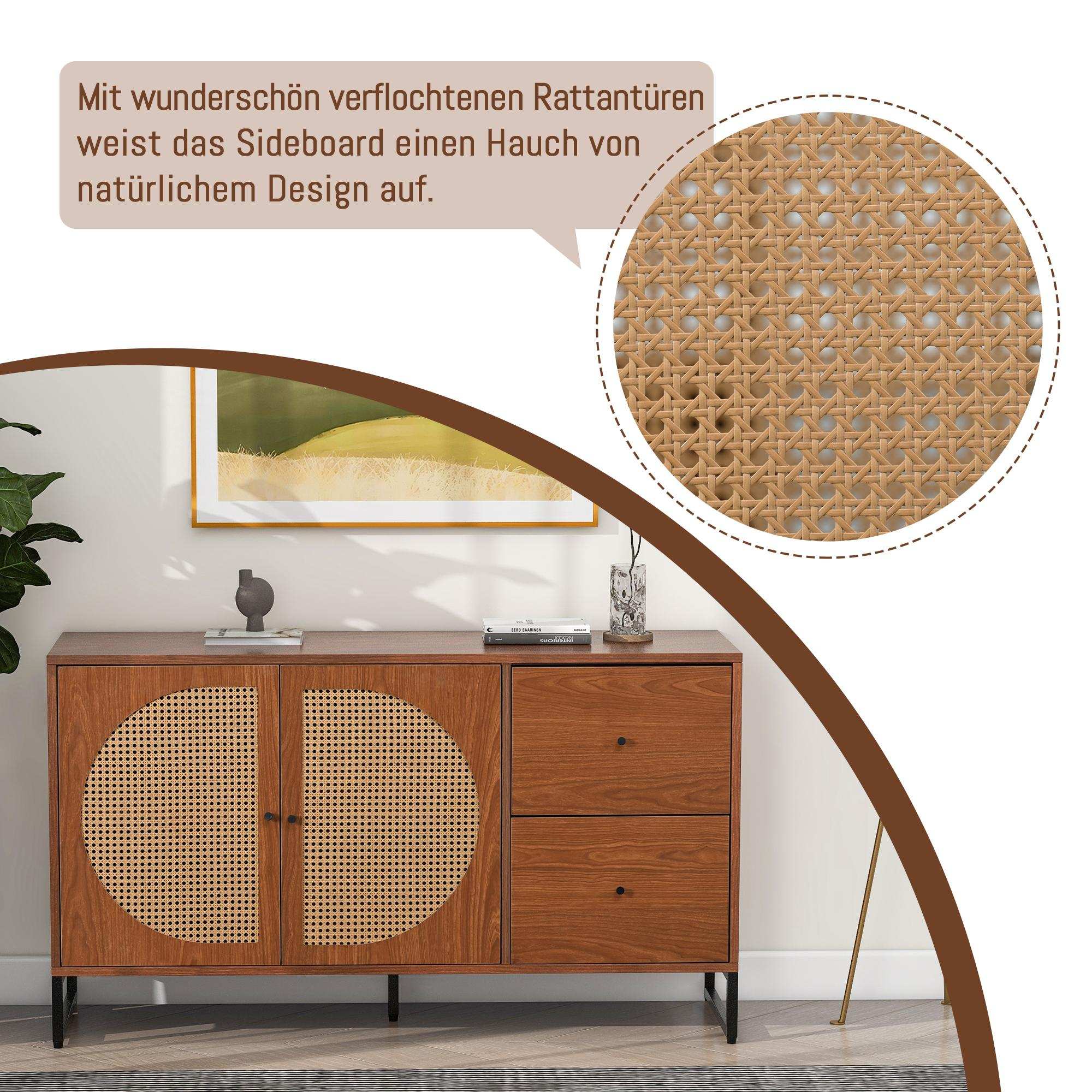 Ein Sideboard aus Holz mit geflochtenen Rattantüren und Schubladen. Nahaufnahme zeigt Rattangeflecht.