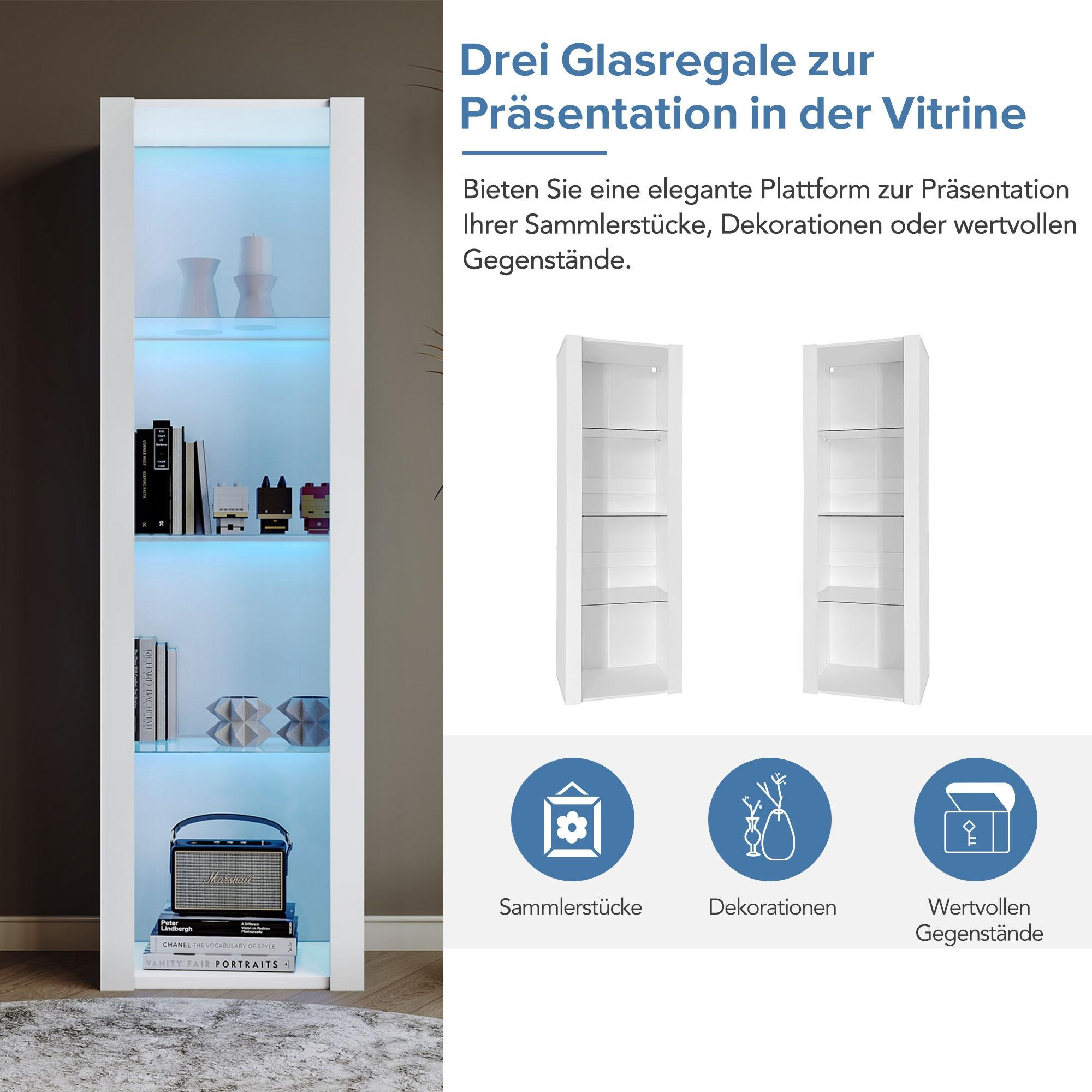 Ein weißer Schrank mit Glasböden, blau beleuchtet. Bücher, Deko und ein Lautsprecher sind im Inneren.