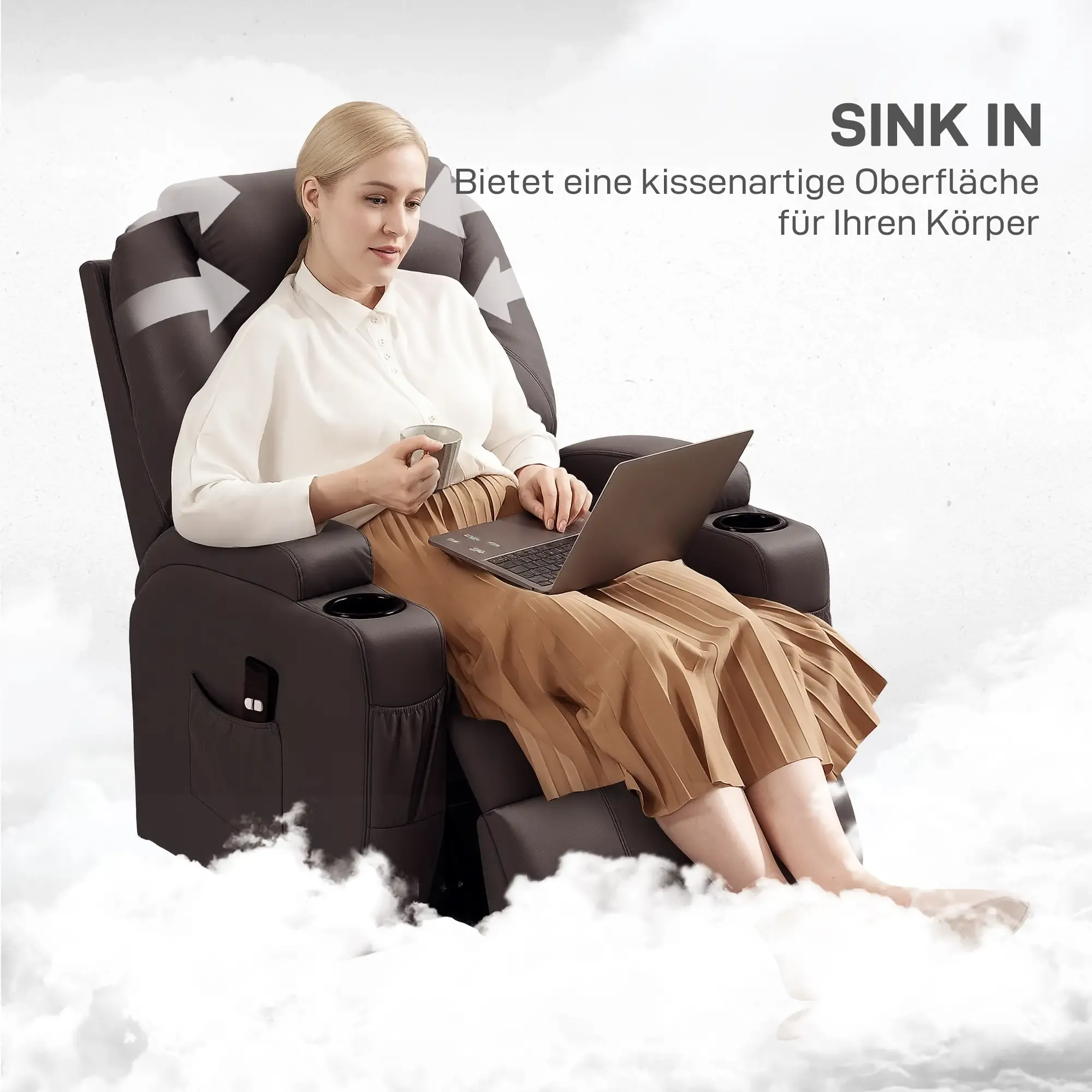 Frau in einem Sessel, hält eine Tasse und einen Laptop. Der Stuhl ist braun, mit Getränkehaltern. Der Hintergrund ist eine Wolke.